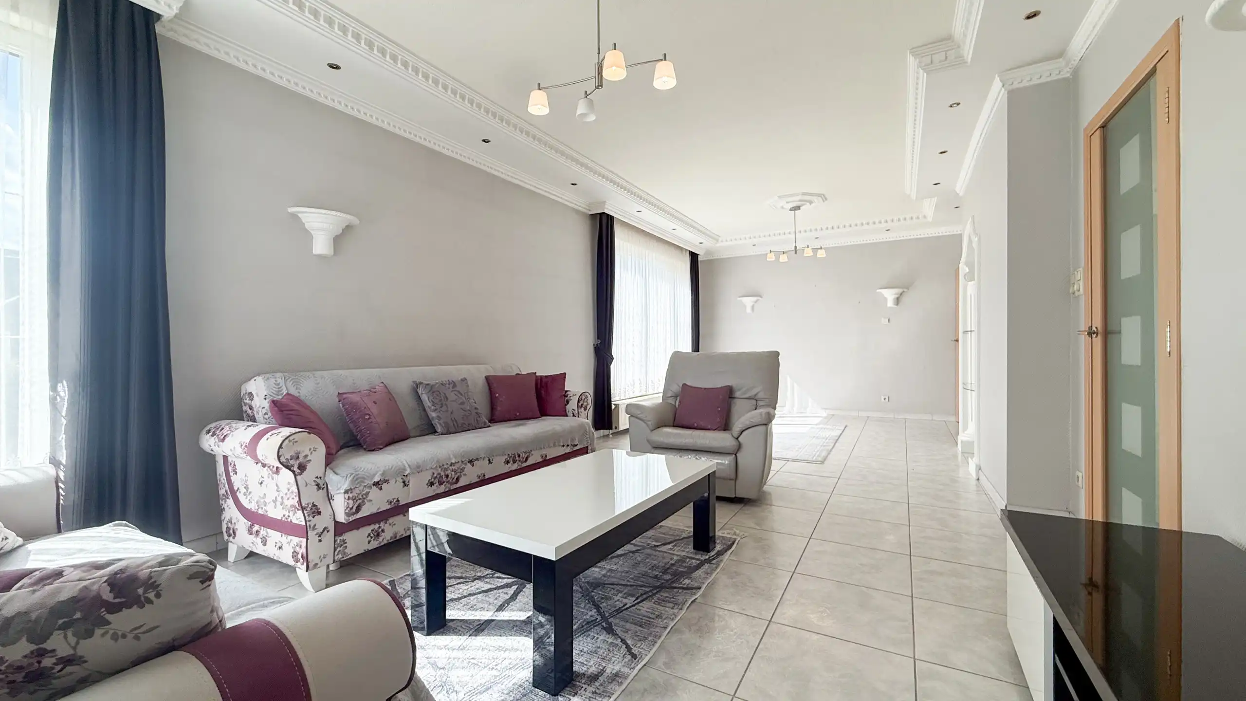 Ruime woning met 4 SLPK op een toplocatie! foto 6