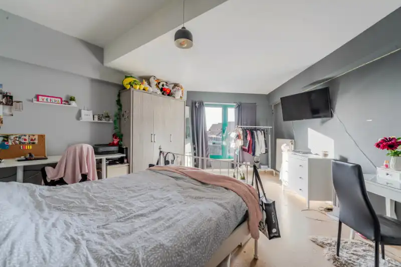 Zeer ruim appartement met 3 slaapkamers! foto 15