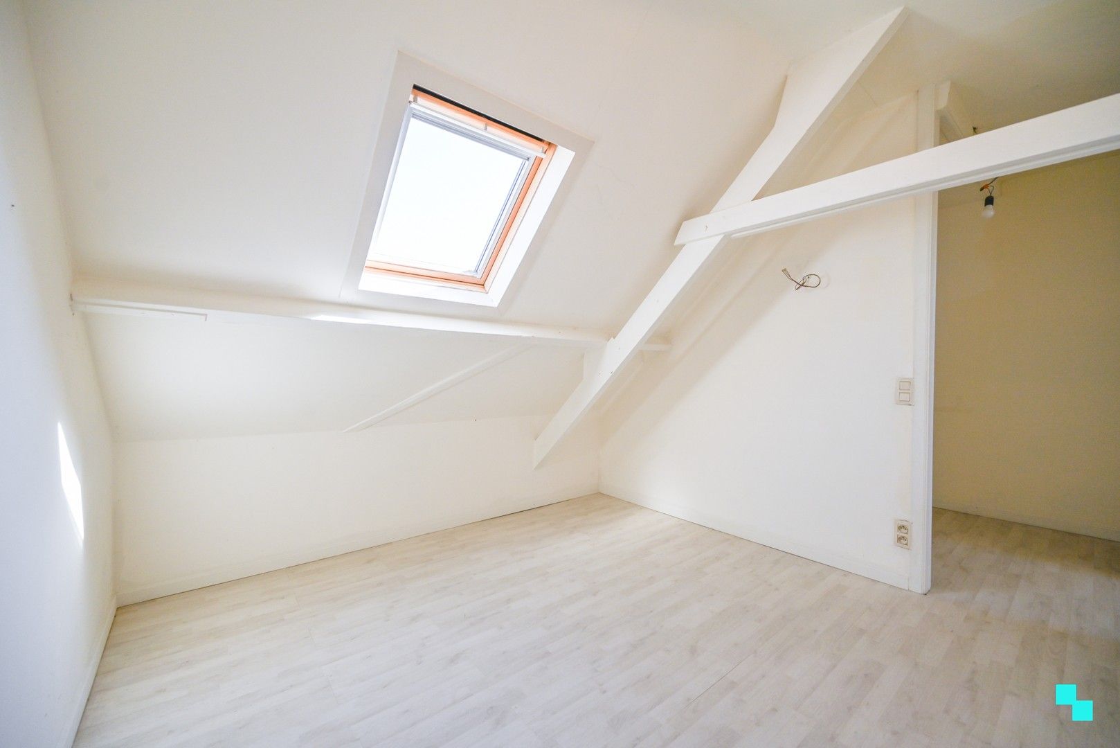 Op te frissen eengezinswoning met uitweg achteraan foto 31