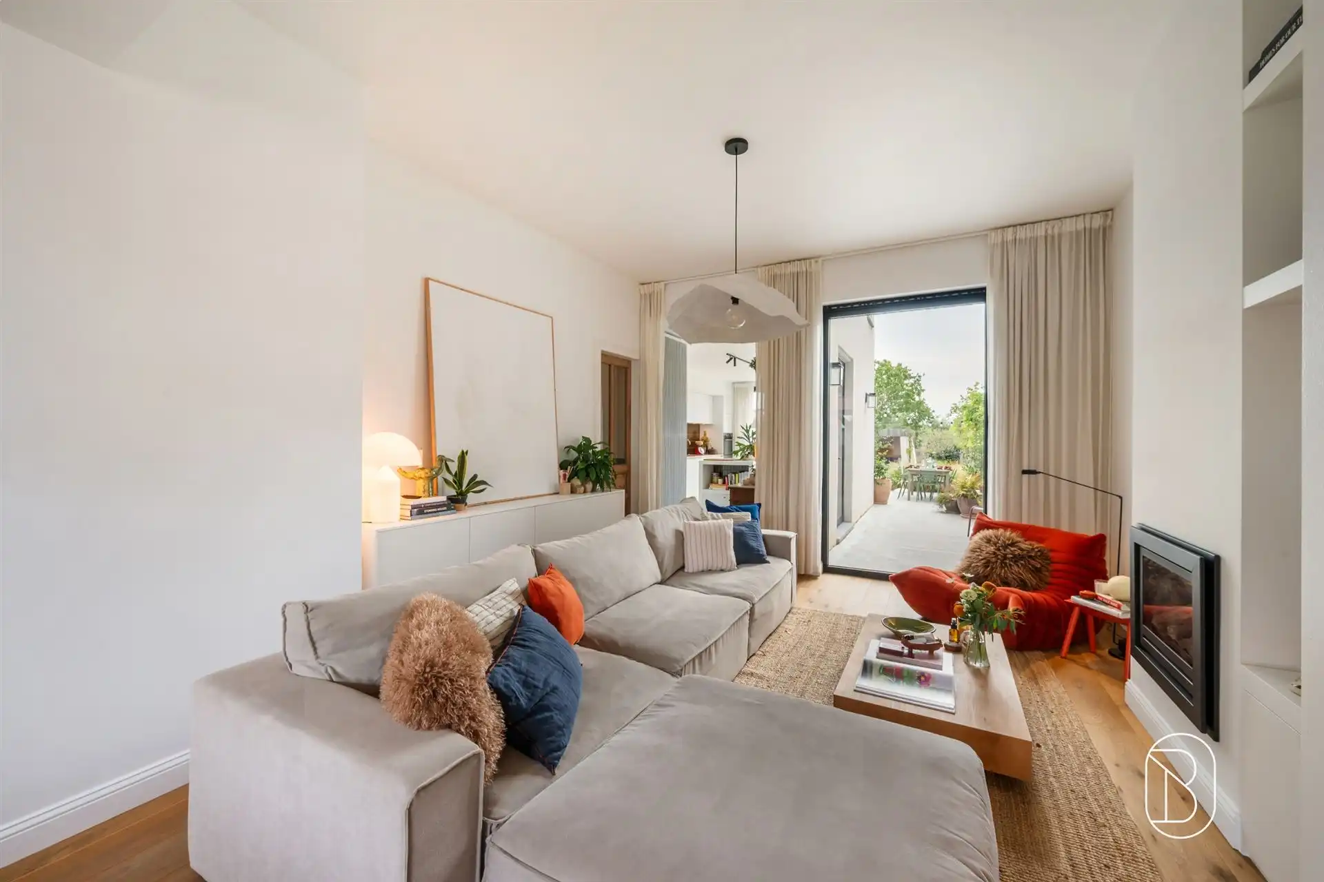 Smaakvol gerenoveerde woning met 4 slpk en gezellige tuin foto 3