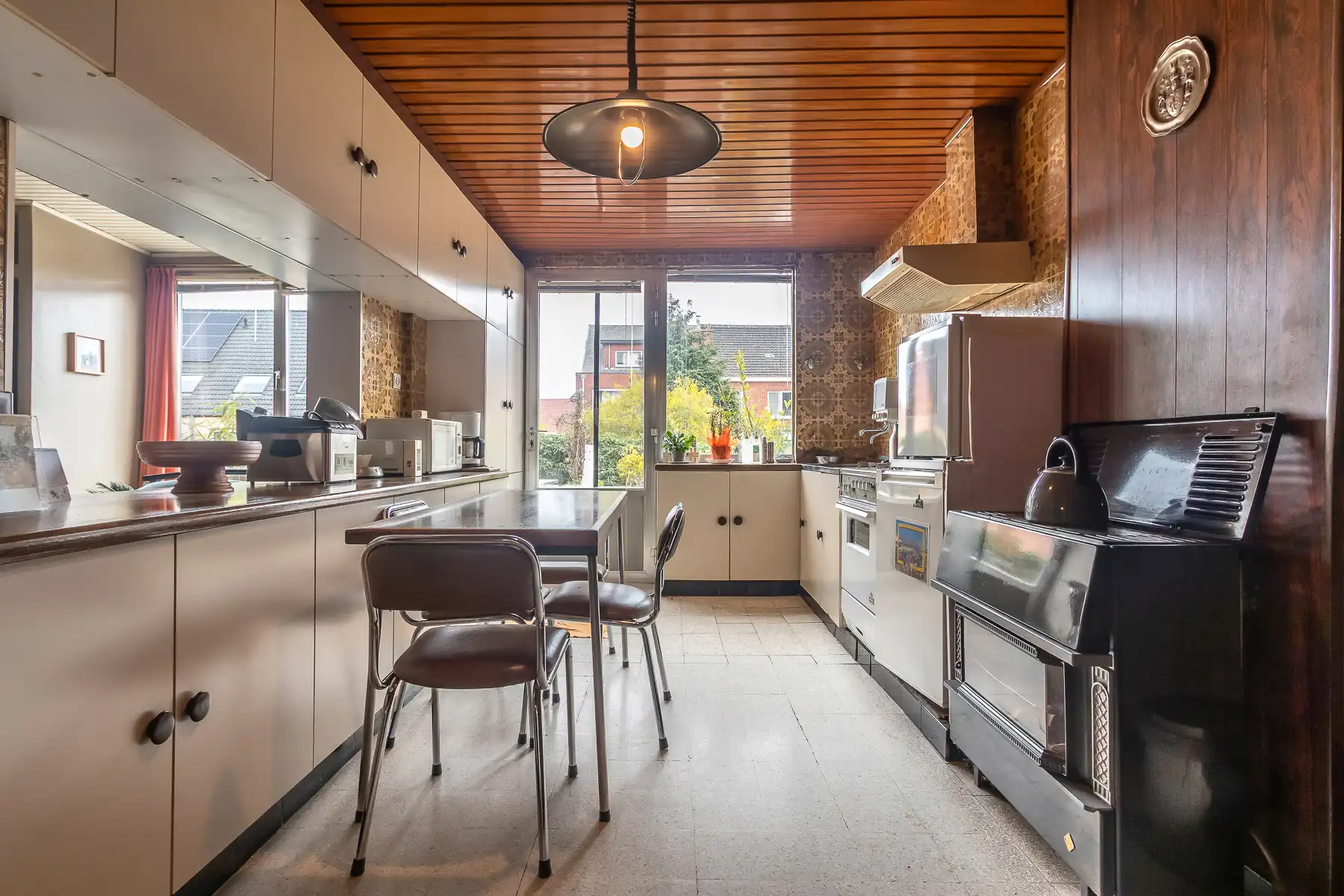 Ruime, te renoveren woning met veel potentieel nabij centrum foto 8