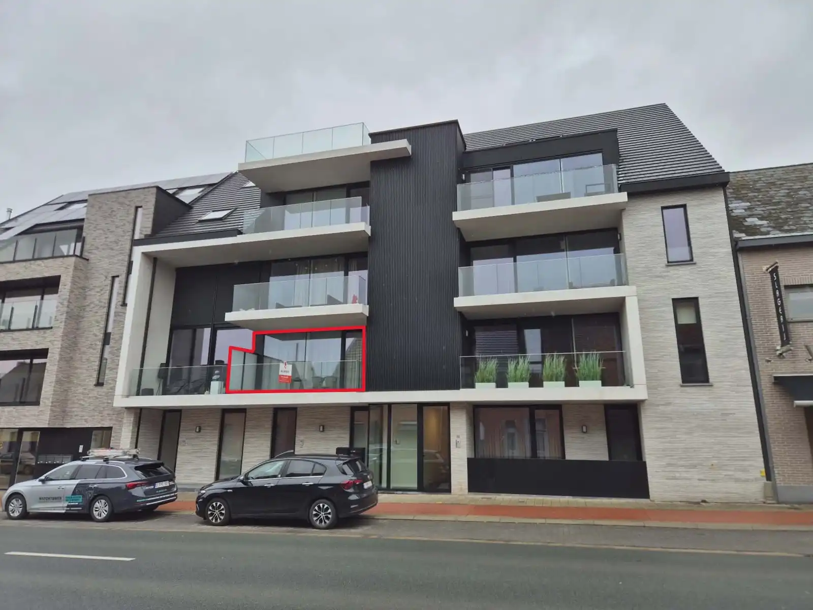 Modern appartement met 2 slaapkamers en 2 terrassen - OORDEGEM foto {{pictureIndex}}