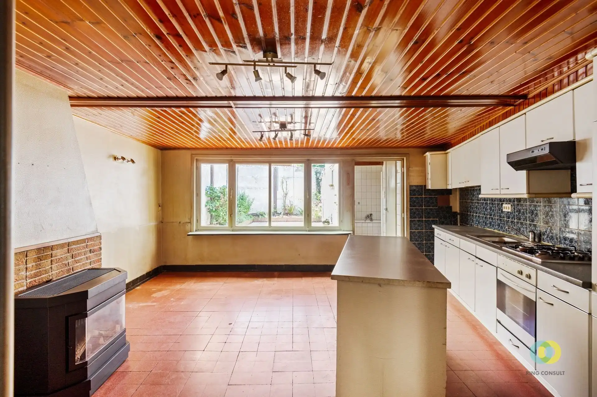 Woning met veel renovatie potentieel  foto 5