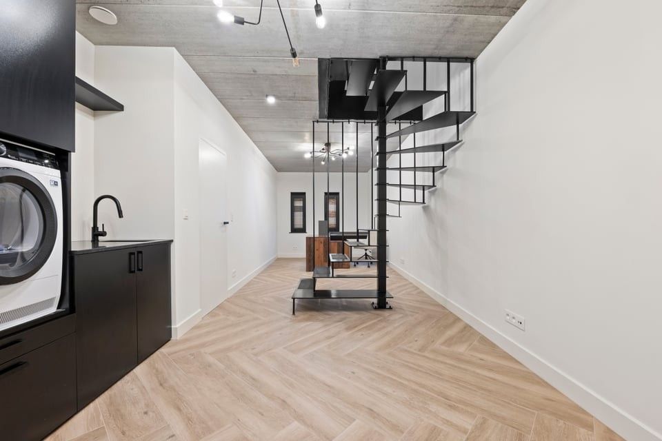 PRACHTIG GERENOVEERD APPARTEMENT MET GARAGE TE HUUR MIDDENIN HET CENTRUM VAN SINT-TRUIDEN foto 21