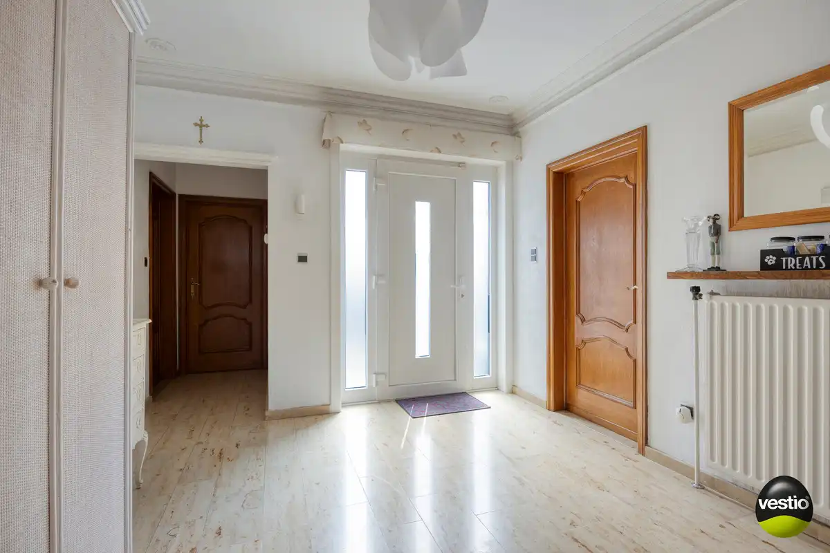 GELIJKVLOERSE WONING MET 3 SLK op 17A89CA NABIJ CENTRUM BILZEN. foto 5