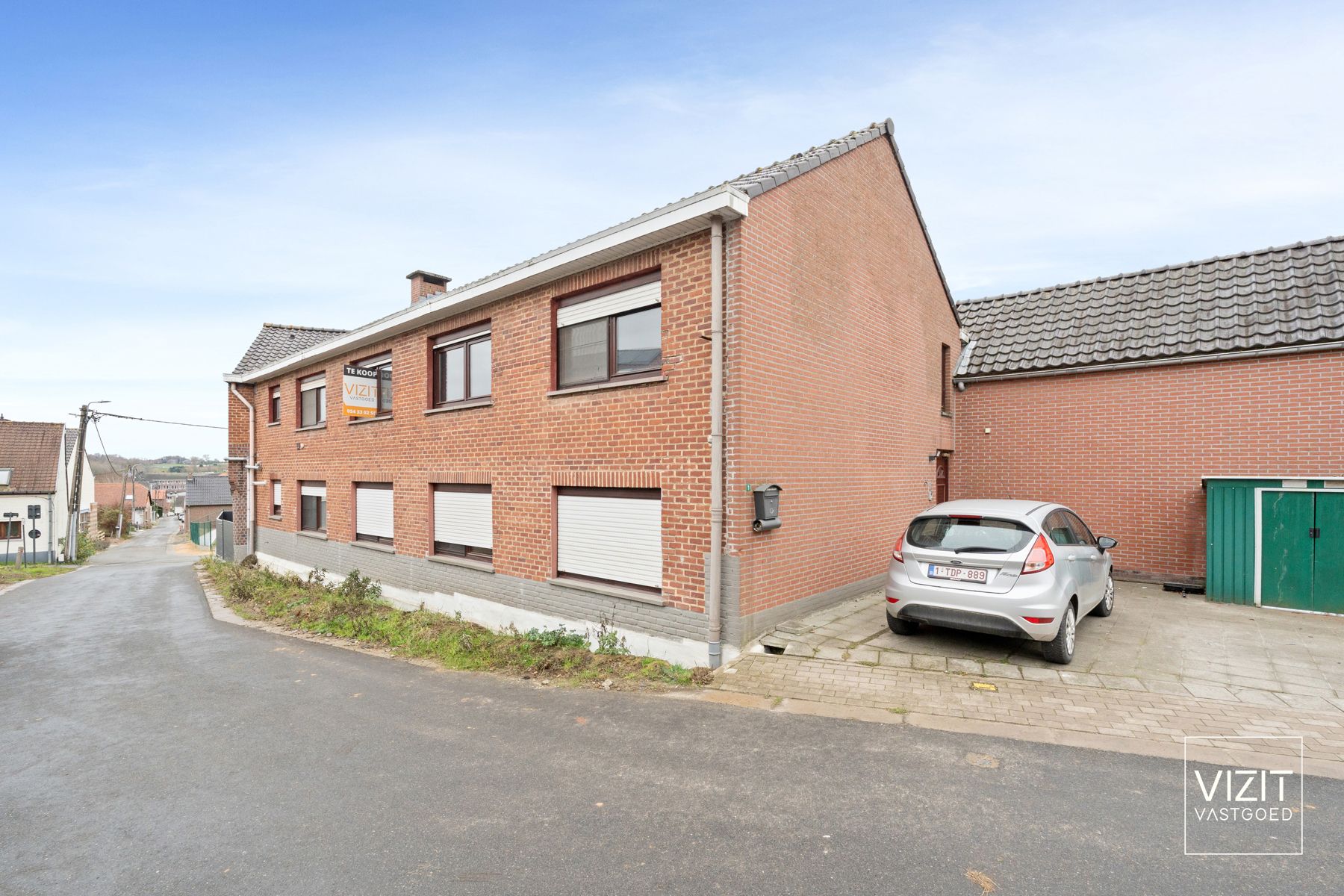 Zeer ruim appartmenet met 3 slaapkamers en parkeerplaats foto 3