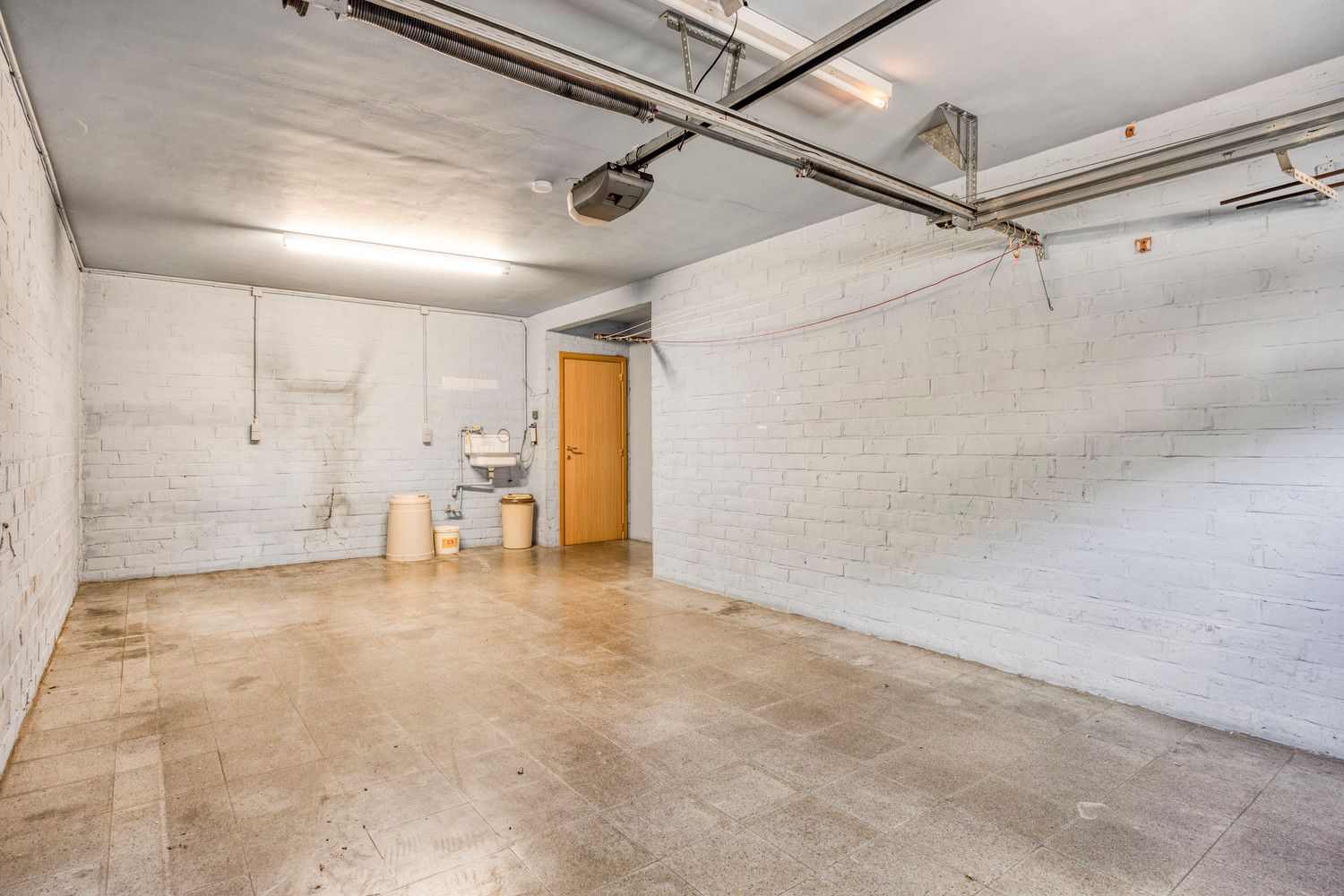 GELIJKVLOERS APPARTEMENT MET 3 SLAAPKAMERS EN INPANDIGE GARAGE TE HALEN! foto 28