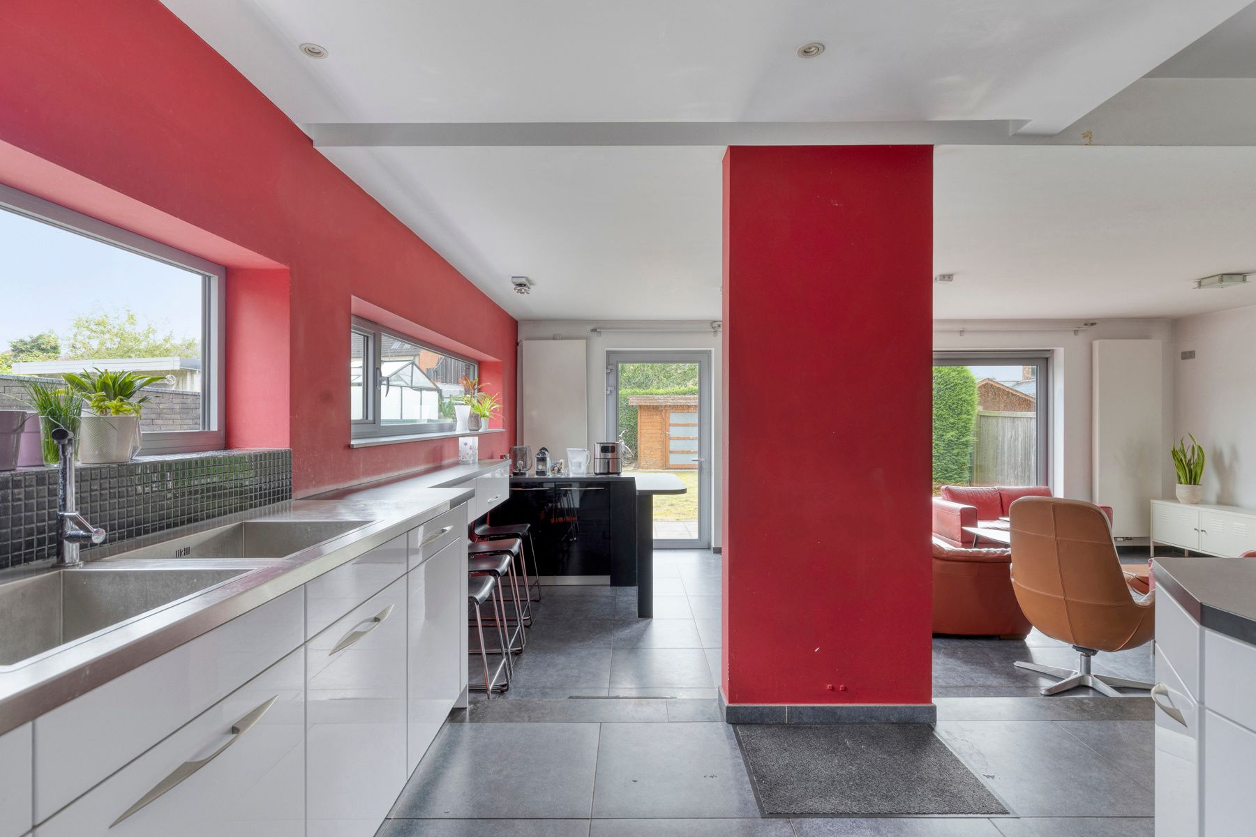 Ruime en instapklare 3-gevelwoning met zonnige tuin foto 9