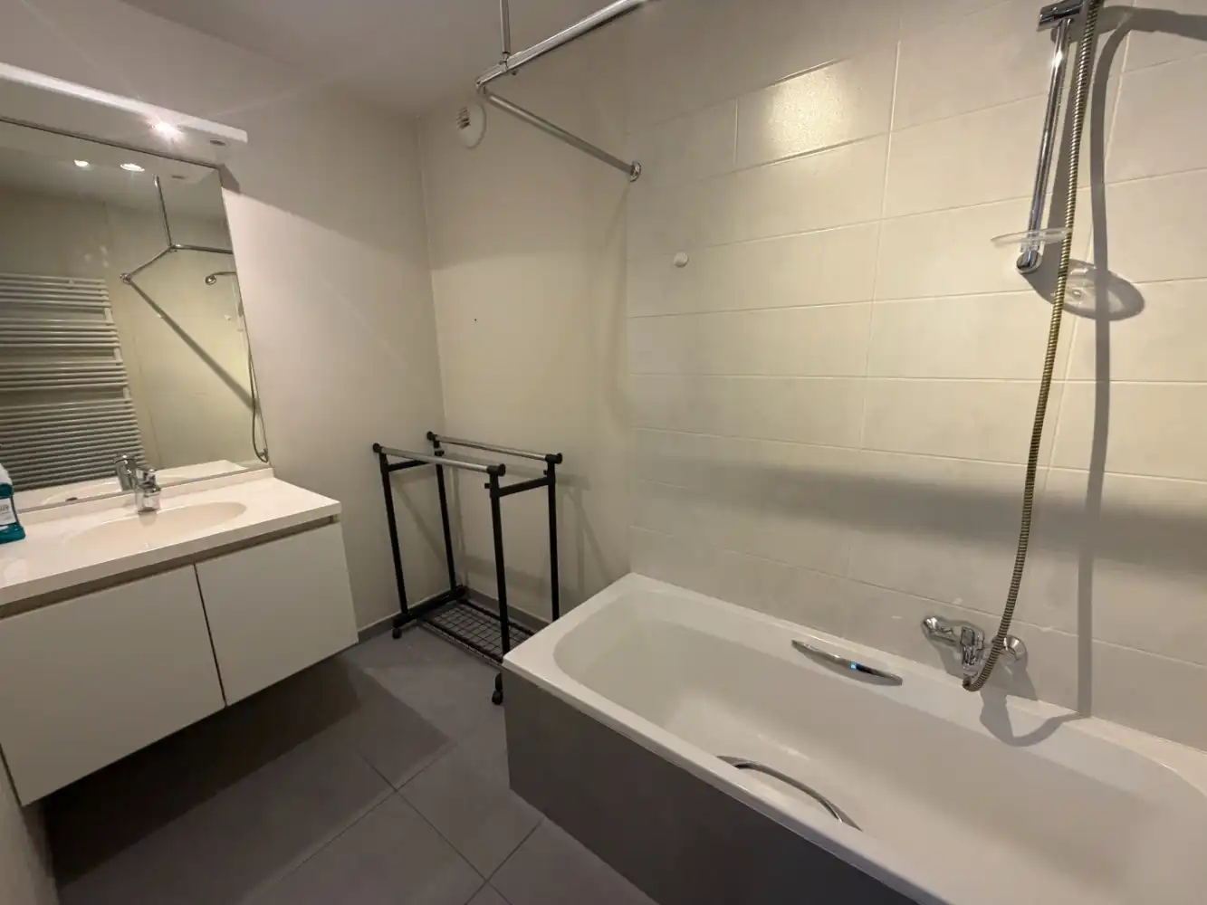 Aangenaam éénslaapkamer appartement aan het Stationsplein van Blankenberge. foto 11