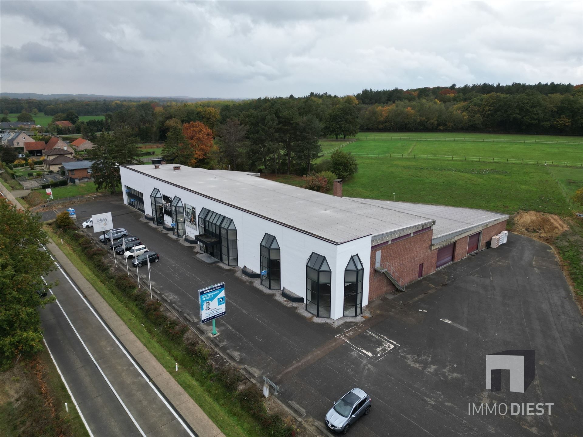 Handelspand van 1181m2 met ruime parking langs verbindingsweg foto 19