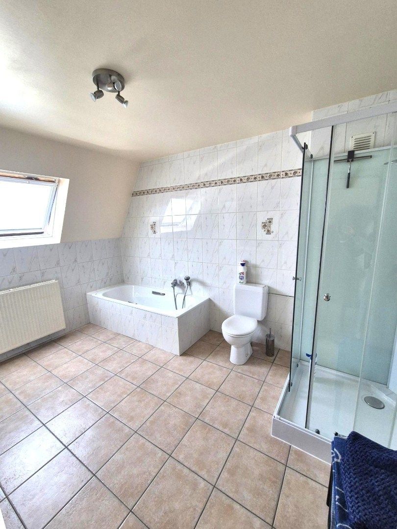 Ruim duplex-appartement met garage te Zulte foto 13