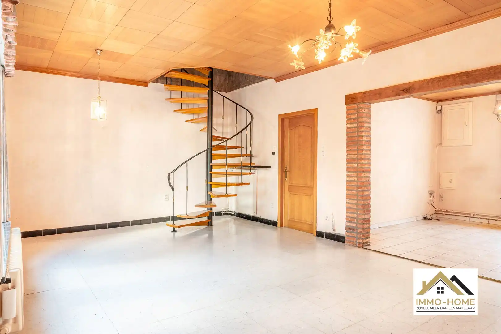 Te renoveren woning met garage centrum Beervelde!  foto 3