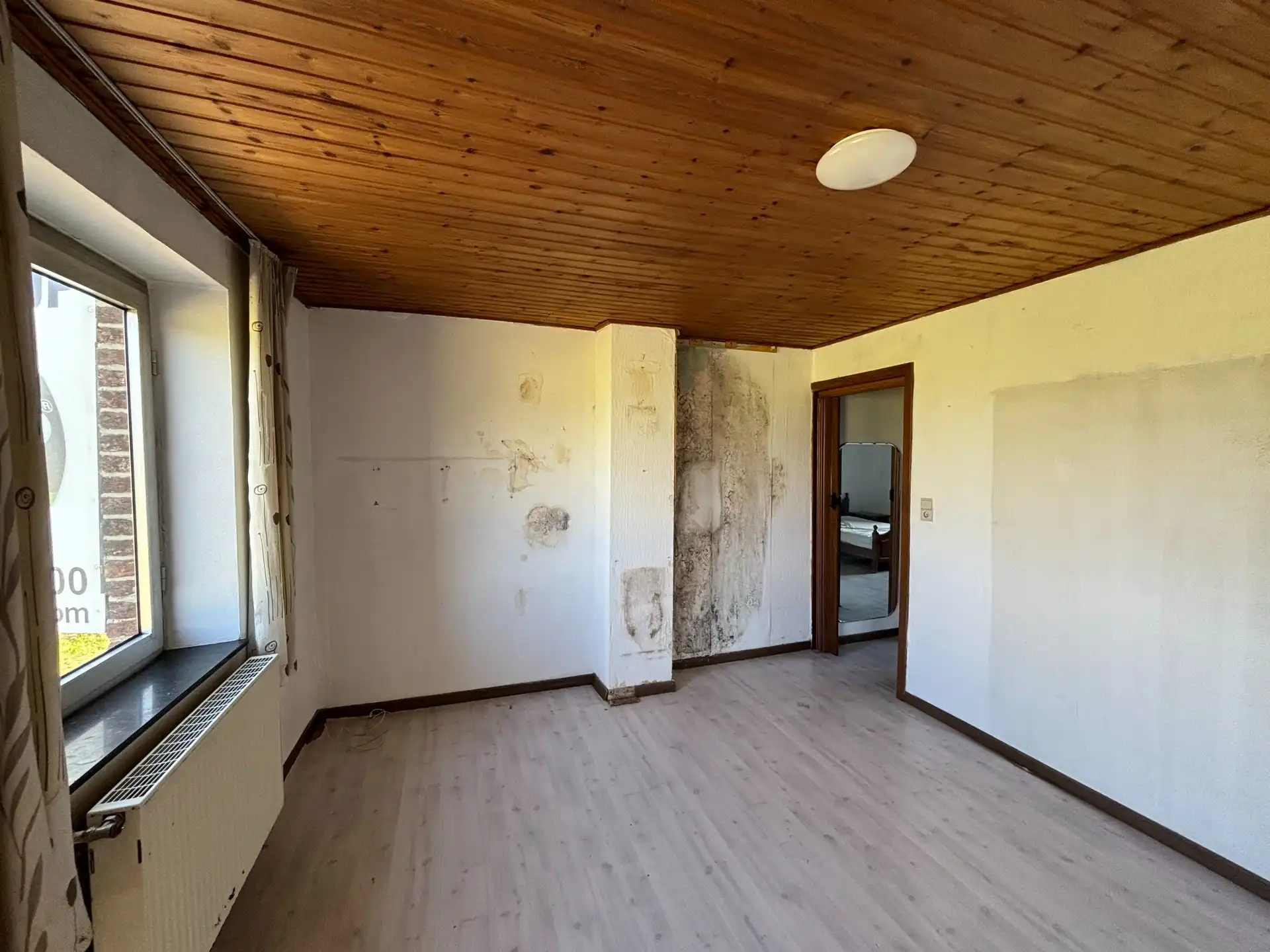 Landelijk gelegen renovatiewoning met prachtig uitzicht over de velden foto 16