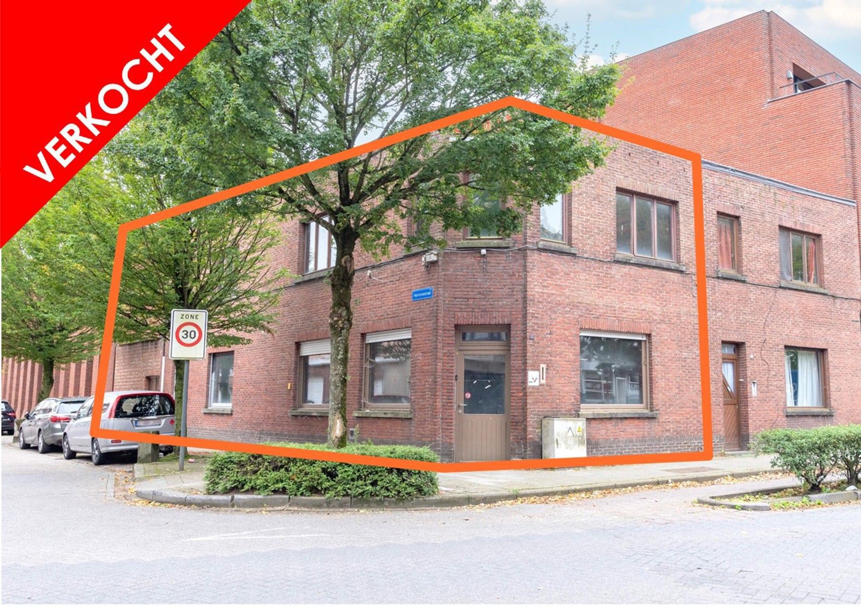 Handelshuis met véél mogelijkheden aan de Nieuwe Kaai foto {{pictureIndex}}