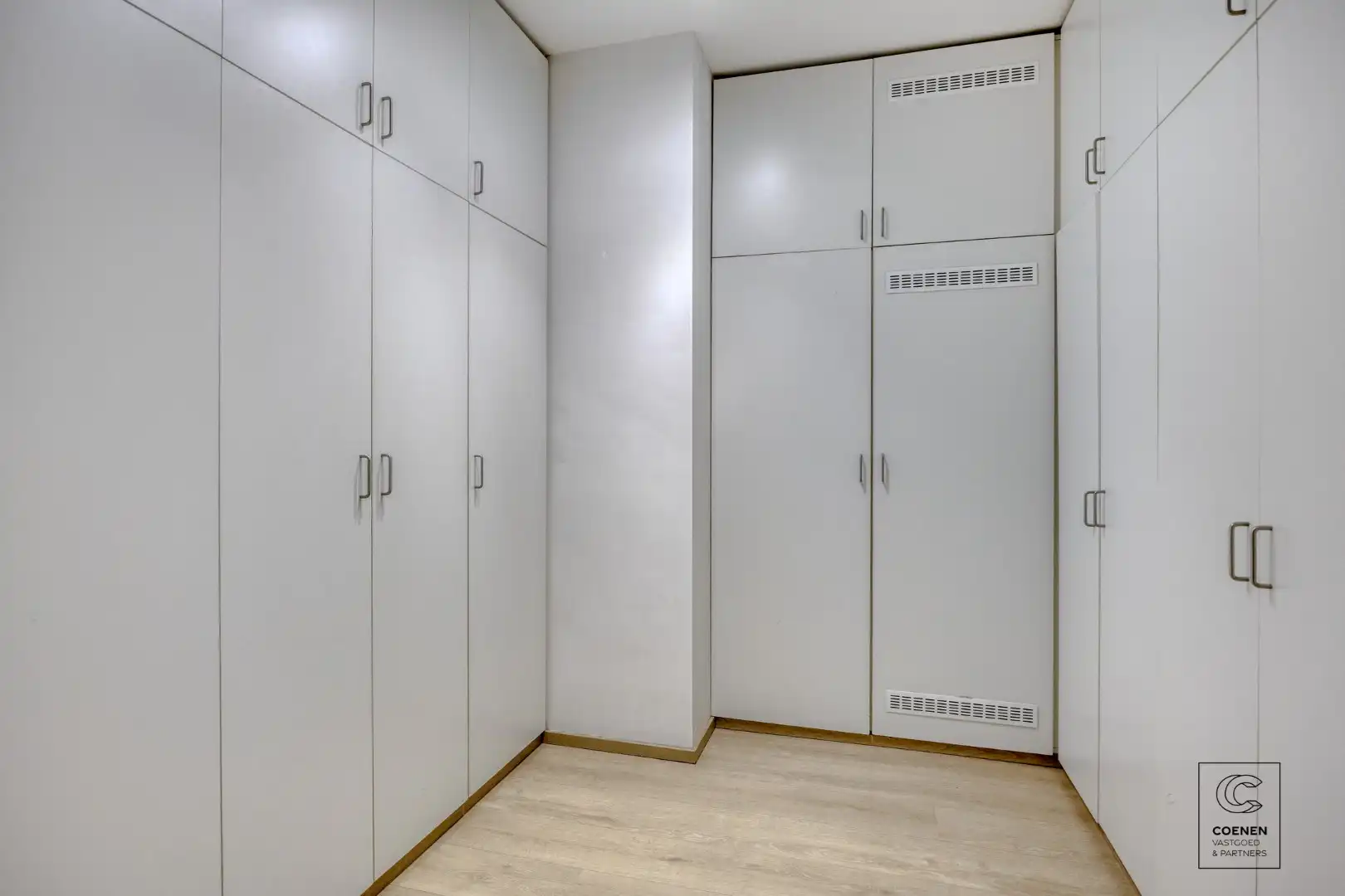 Ruim appartement met 3 slpk en schitterende tuin te Merksem! foto 8