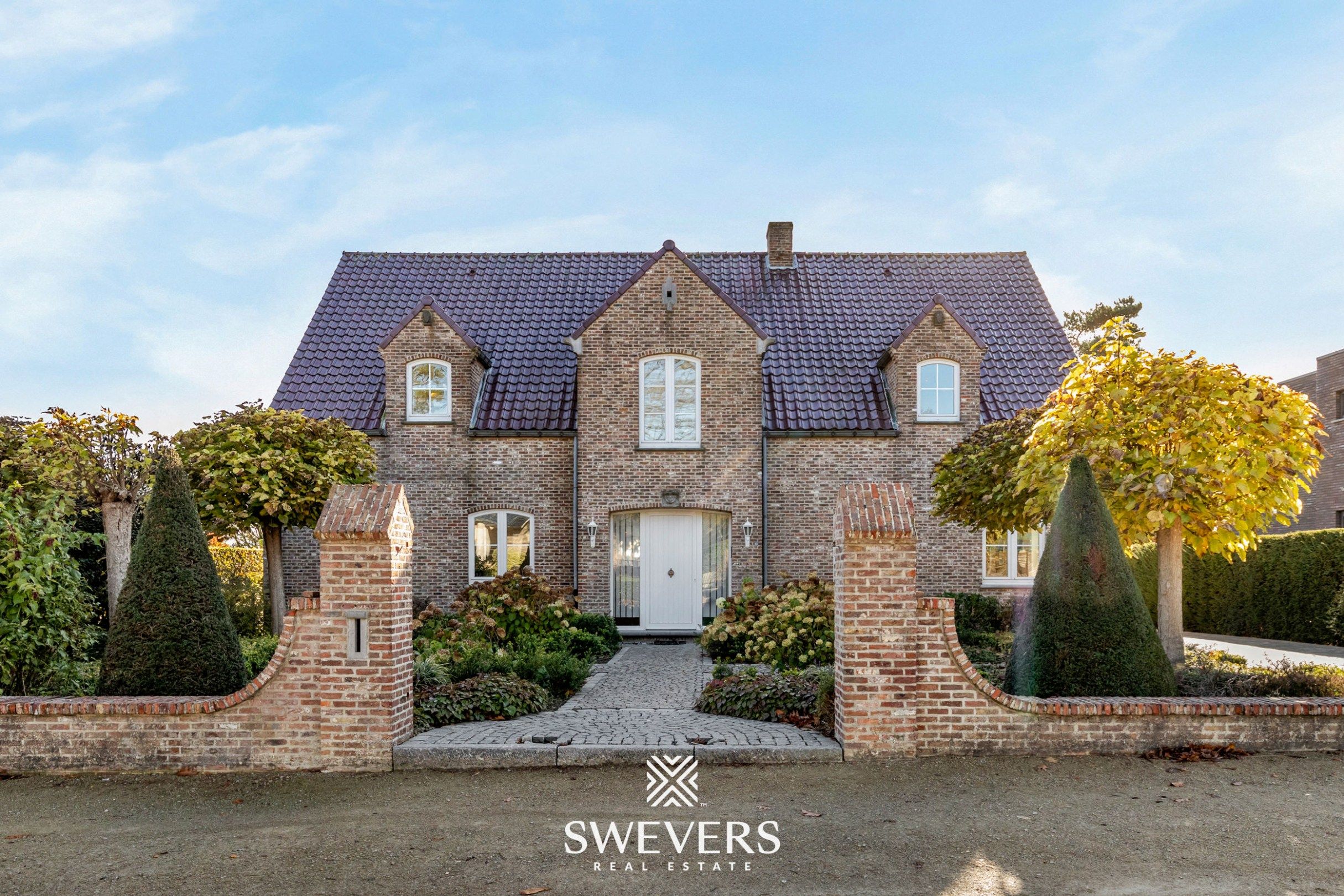 Ruime gezinswoning (282m²) met 4 slaapkamers te Lummen foto {{pictureIndex}}