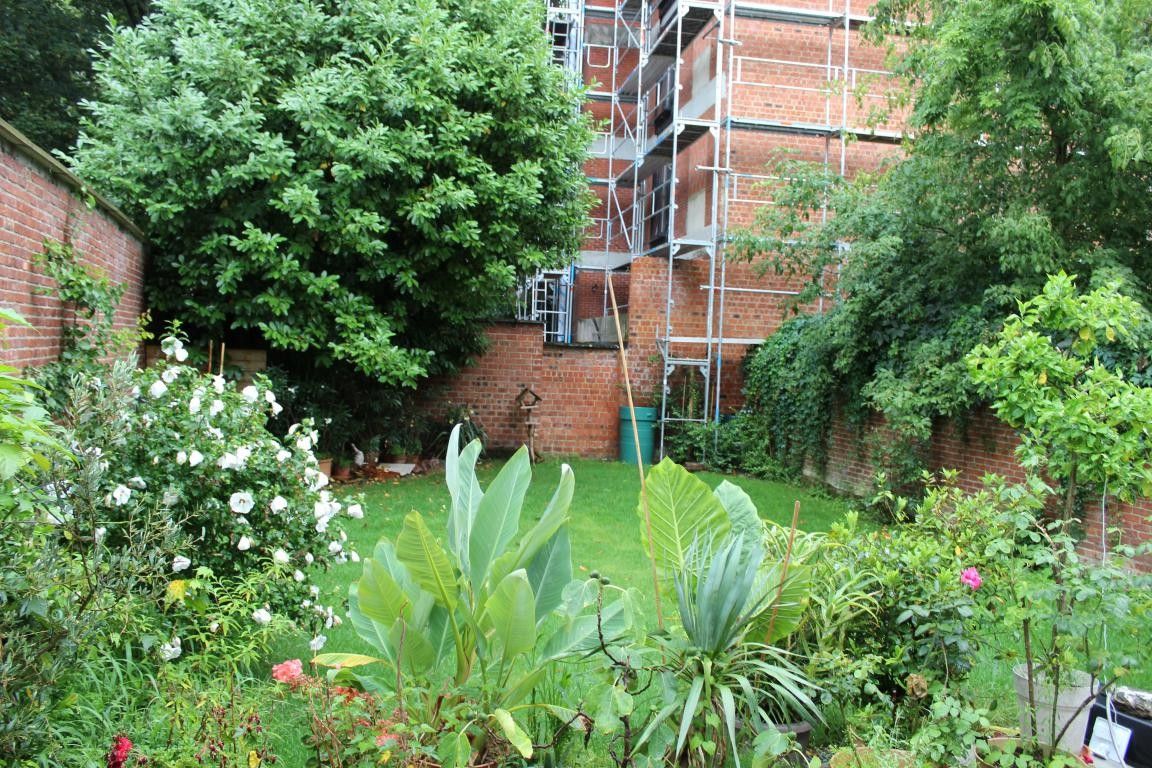 Ruime appartement met tuin foto 17