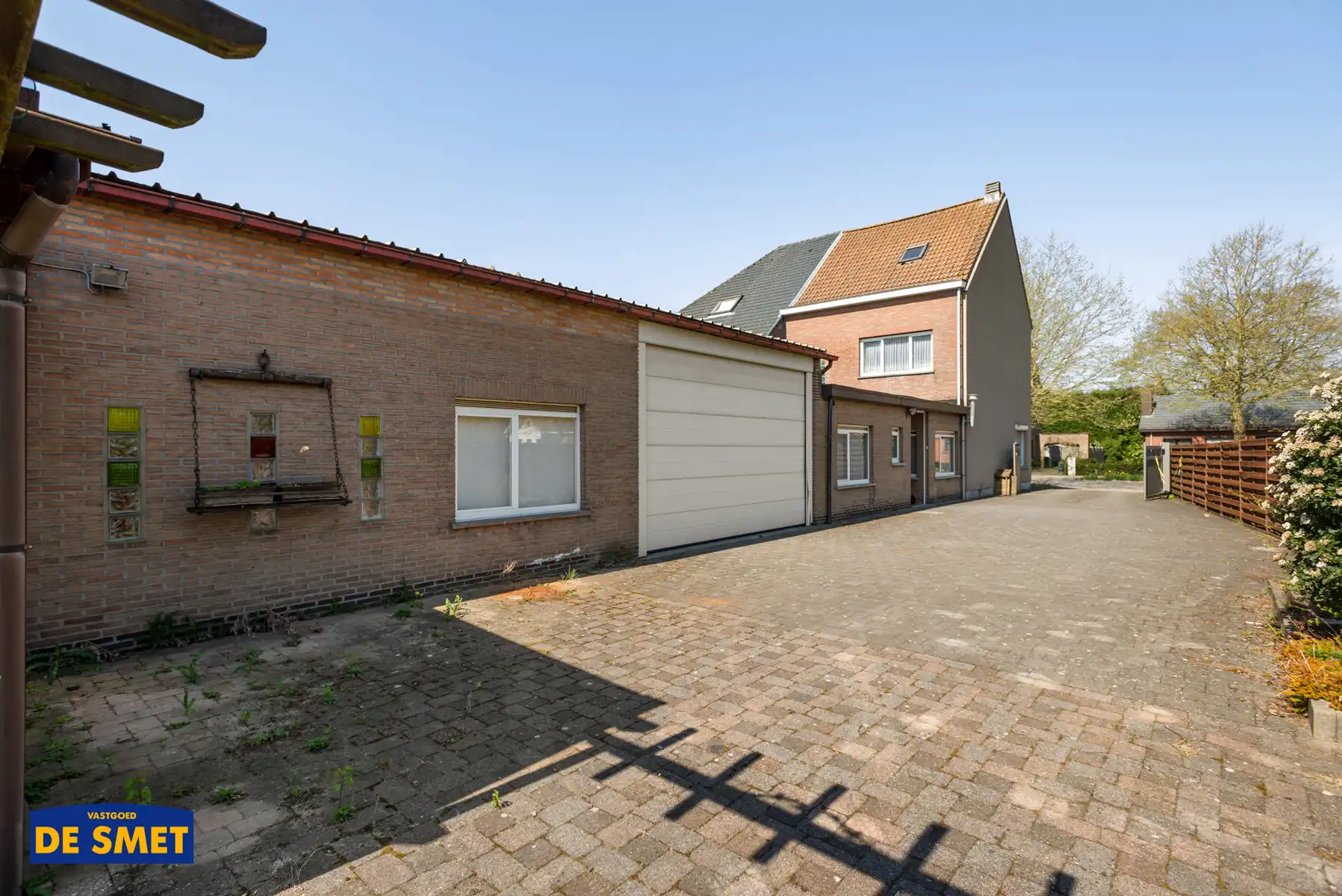 Hoofdfoto van de publicatie: Volledig te renoveren HOB met magazijn en zuidtuin