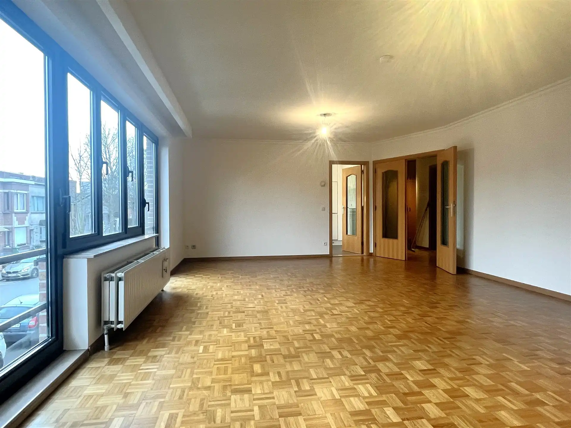 Instapklaar 2-slaapkamerappartement met terras en ruime garage in Deurne foto 2