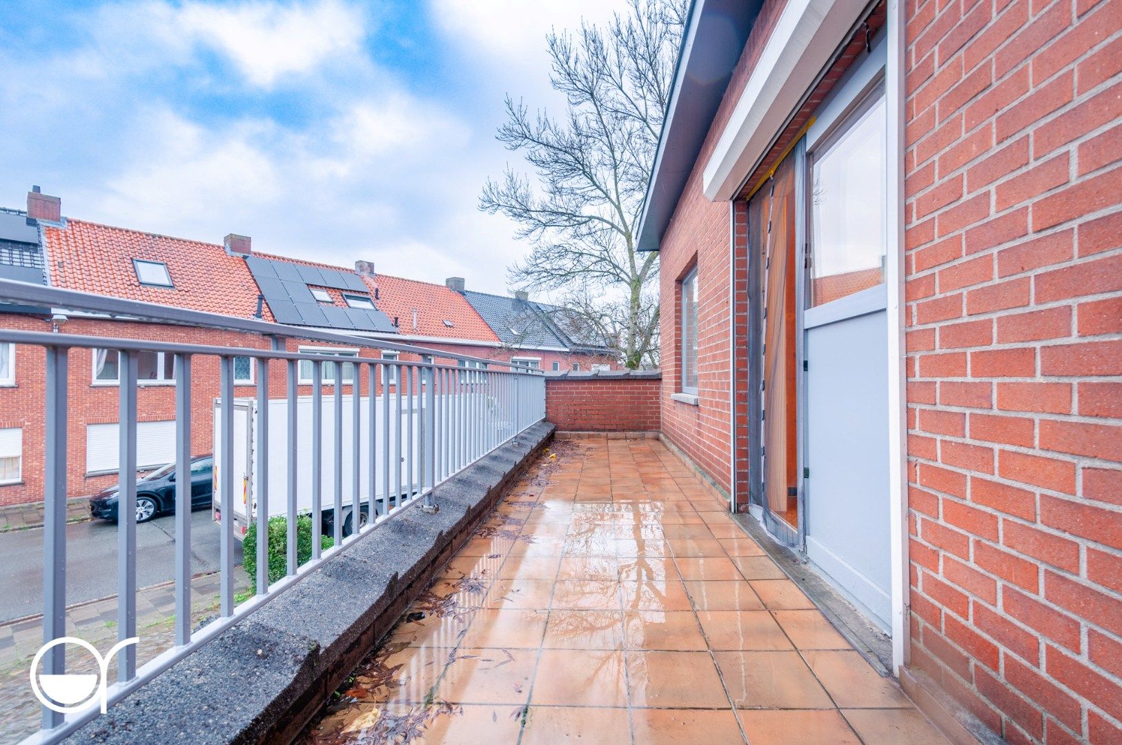 Op te frissen halfopen bebouwing met 5 garages in Mariakerke foto 14