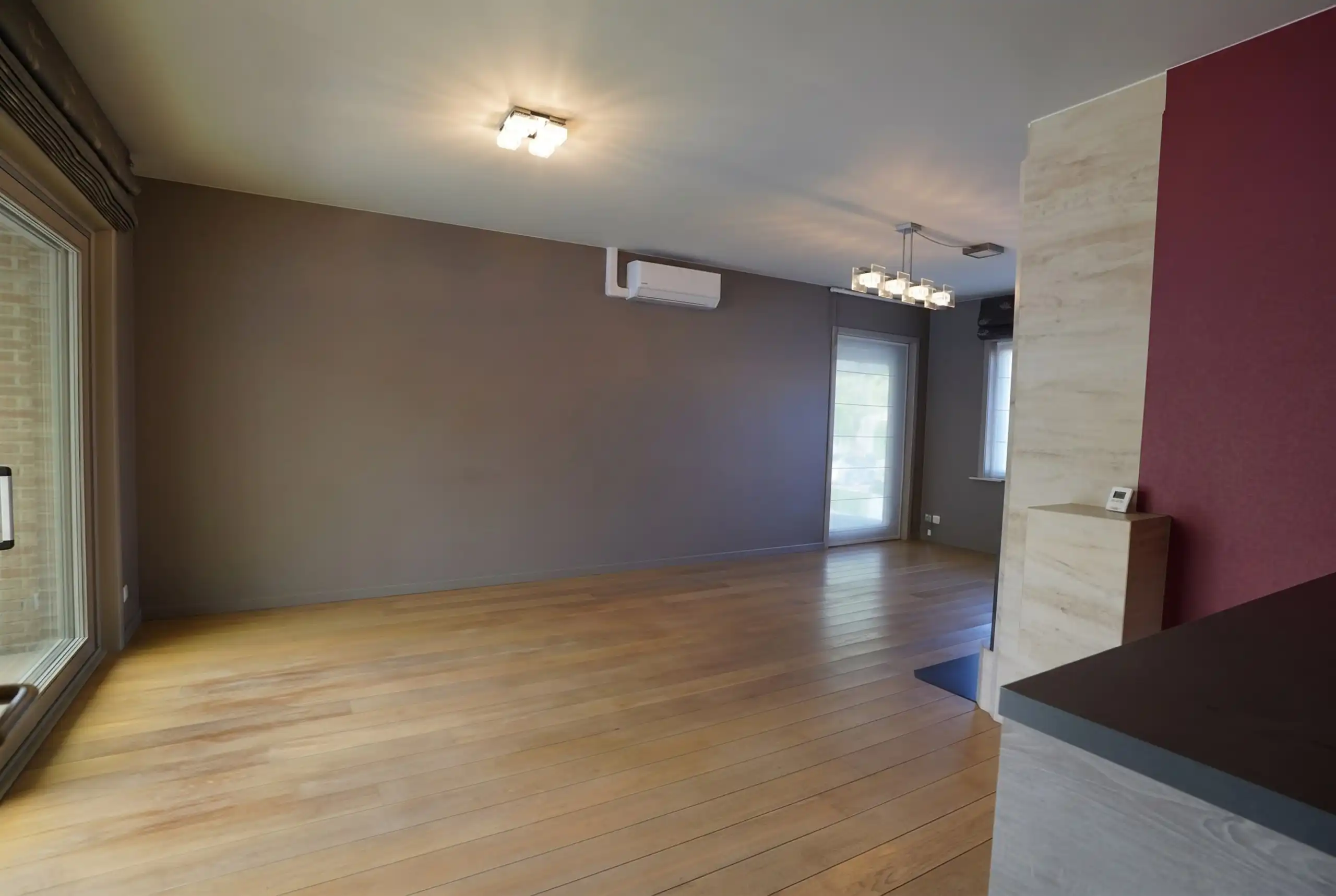 Prettig gelegen halfopen woning met garage en tuin foto 8