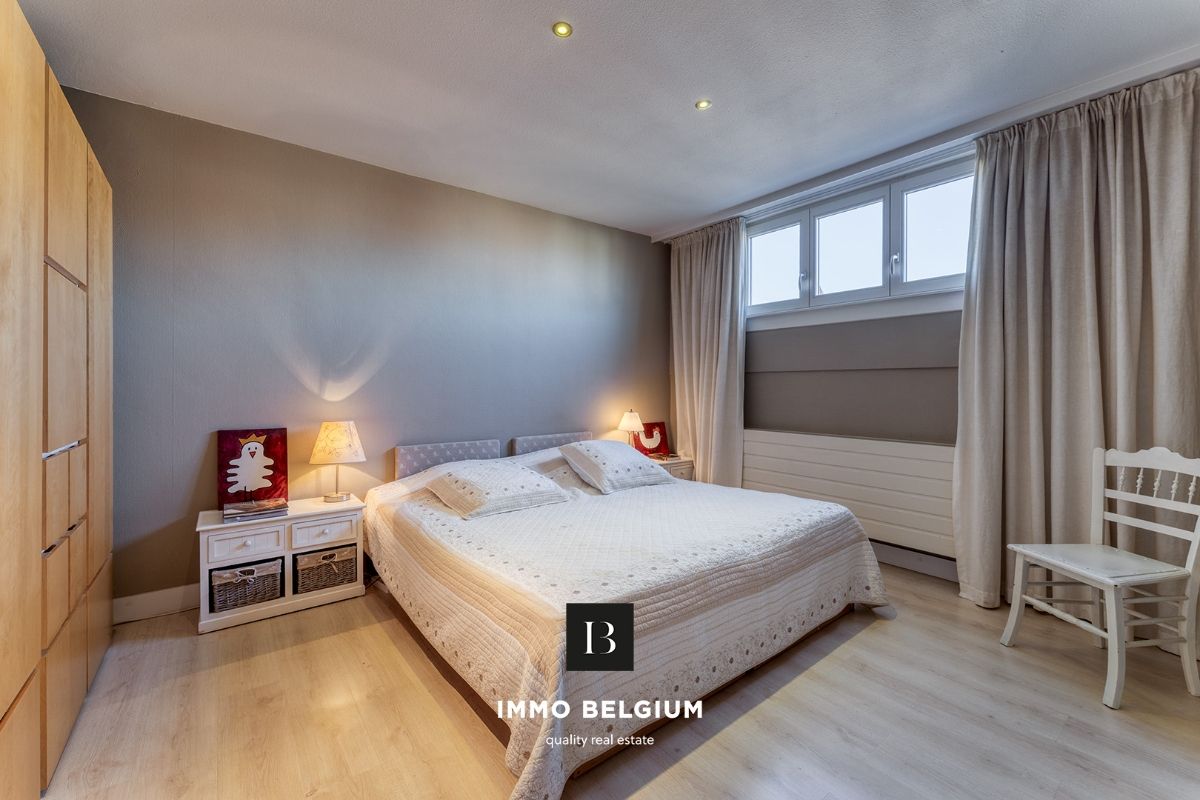 Lichtrijk appartement met parking nabij het strand foto 10