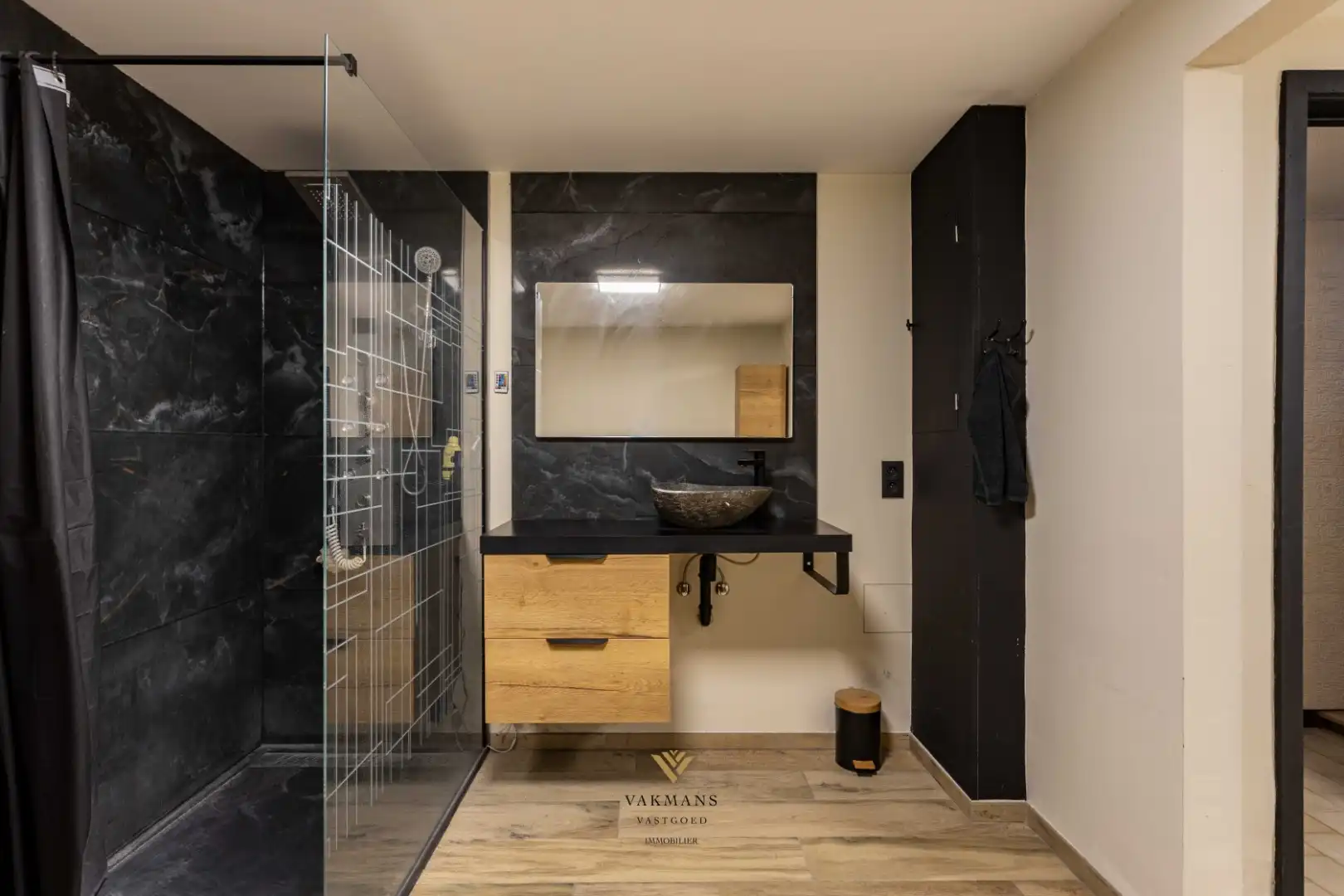 Ruime en charmante alleenstaande woning met 5 slaapkamers en 2 badkamers foto 21