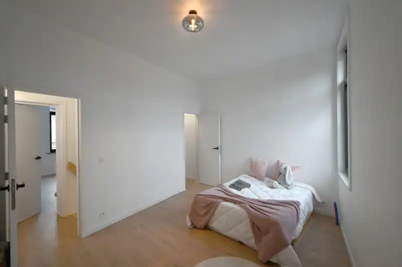 Instapklare, volledig gerenoveerde woning met 3 slaapkamers en tuin met groen zicht – EPC A foto 12