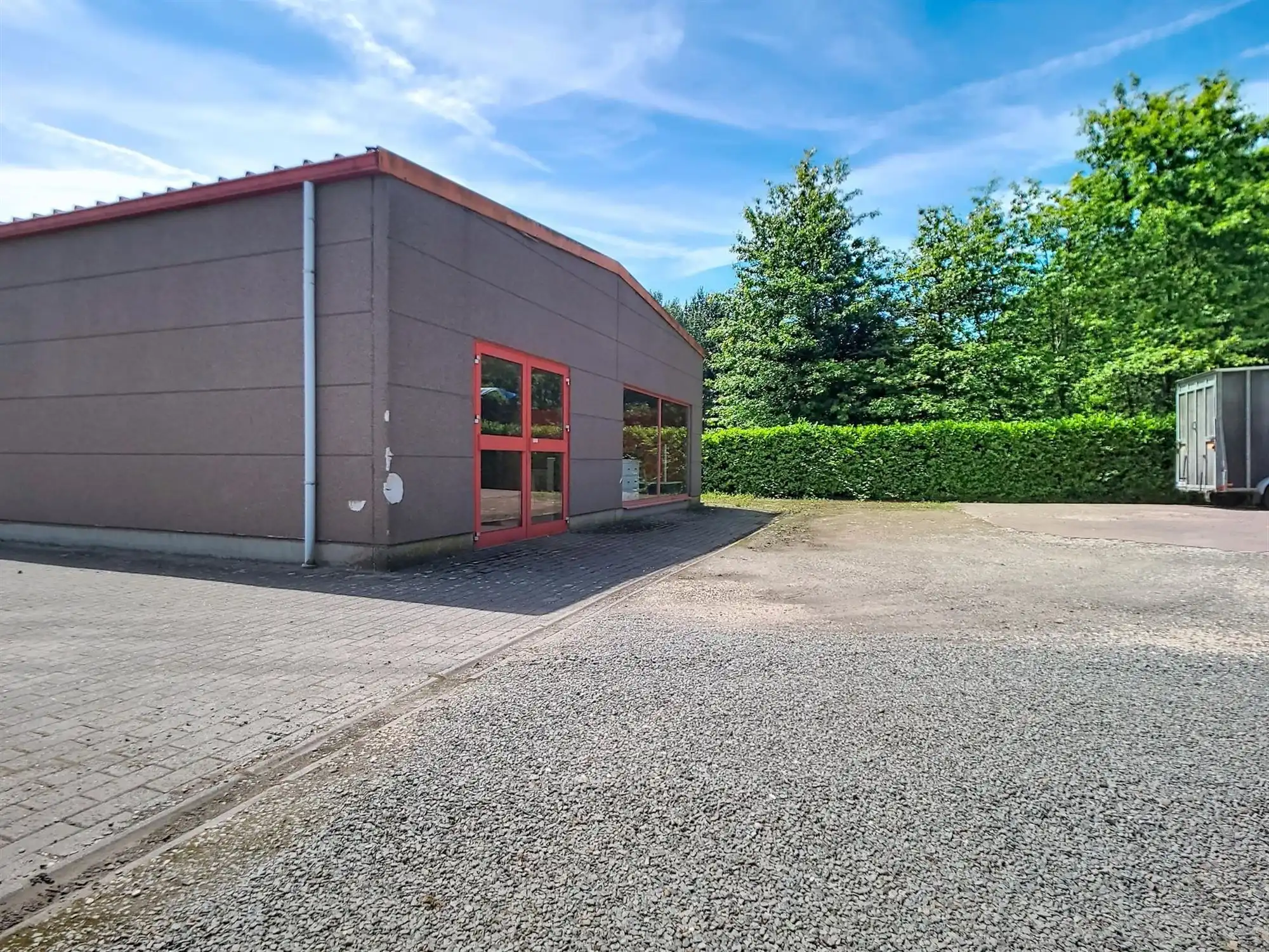 Veelzijdig bedrijfspand met toonzaal en atelier te huur in Heist-op-den-Berg foto 14