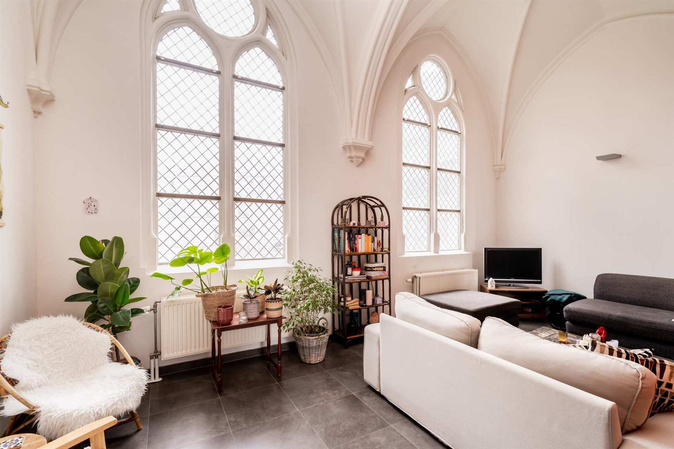 Unieke kloosterwoning gesitueerd in het Patershof  foto {{pictureIndex}}