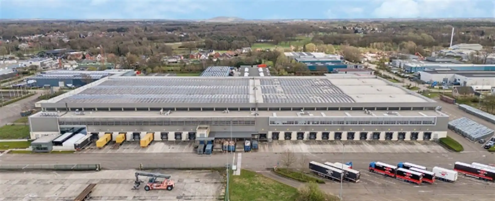 Te Huur Logistiek Magazijnmet kantoren te Beringen foto {{pictureIndex}}