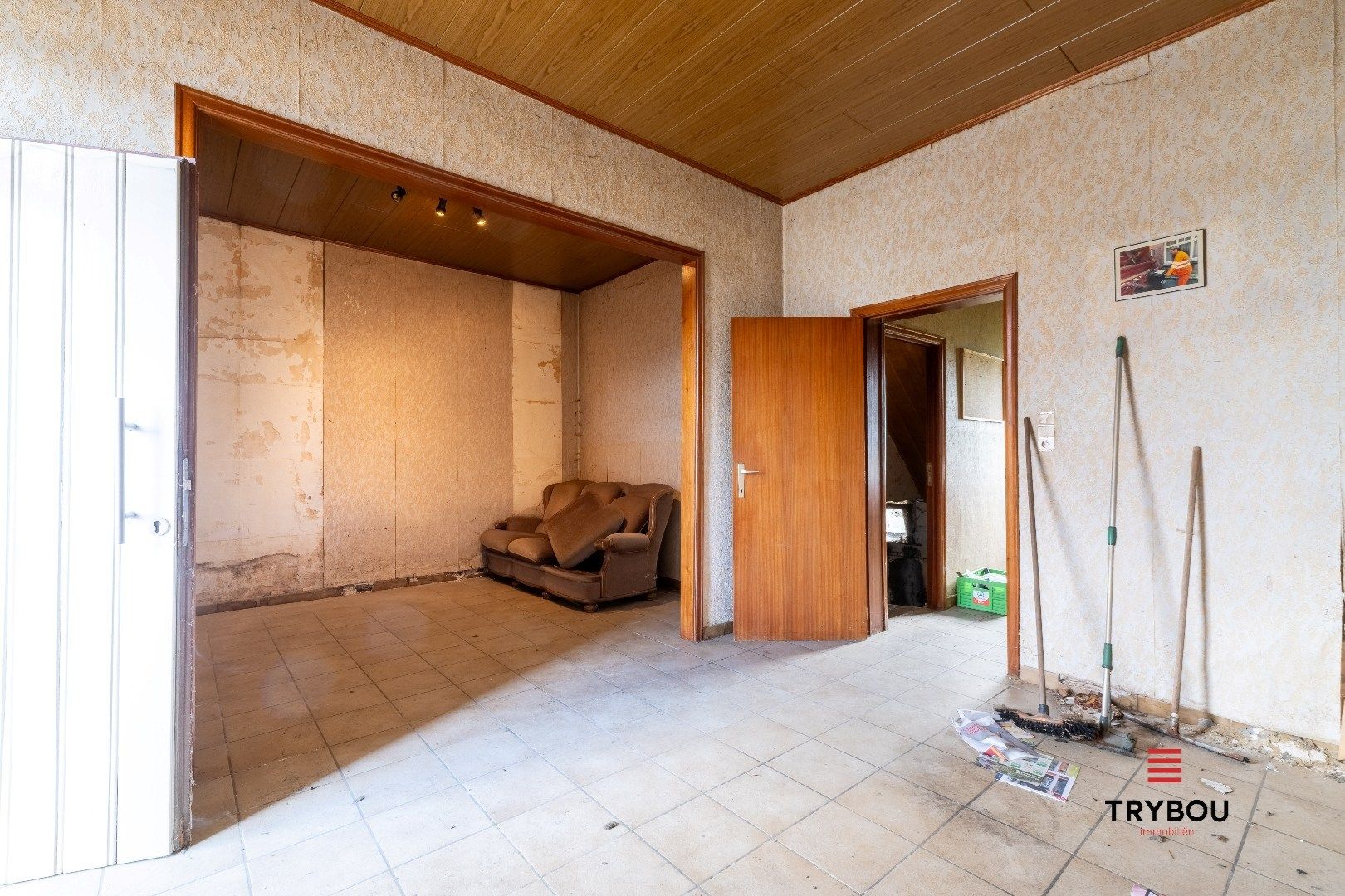 Te renoveren woning met garage en uitweg op strategische locatie in Langemark foto 9