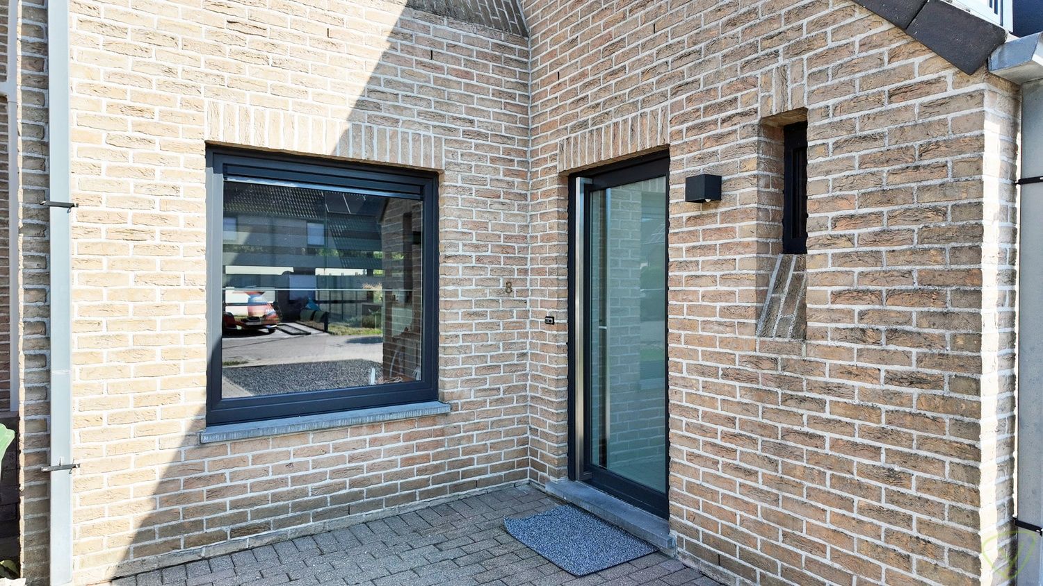 Gezinswoning met tuin in rustige doodlopende straat in Eeklo foto 3