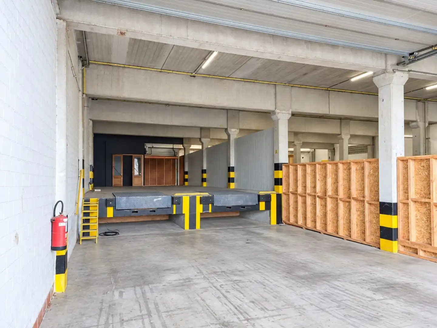 Magazijn van 240m² foto 2