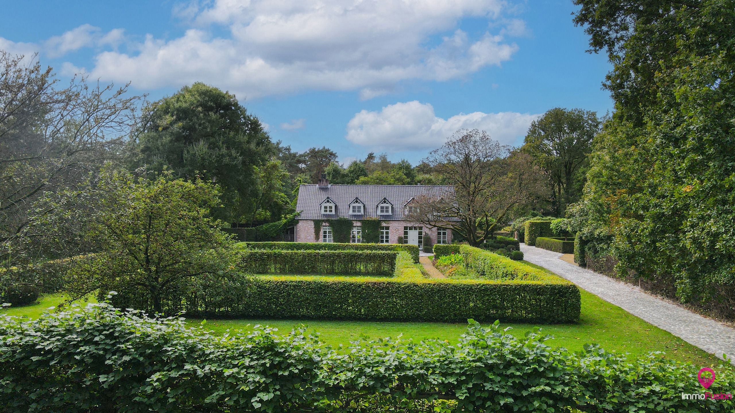 Uitzonderlijk gelegen villa met 5 slpks + zwembad op 1,97ha! foto 59