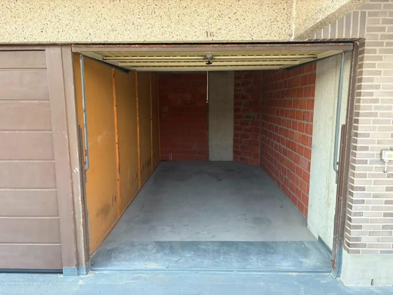 Gesloten garagebox aan de Zeedijk foto 5