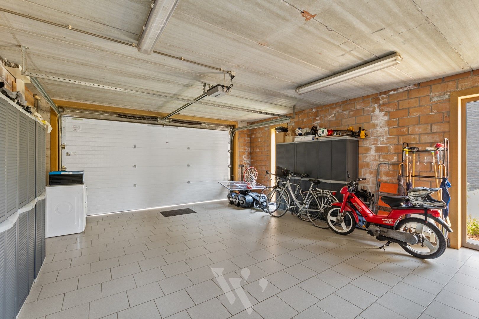 Nieuwbouwwoning met 4slpks, tuin en garage, in doodlopende straat. foto 14