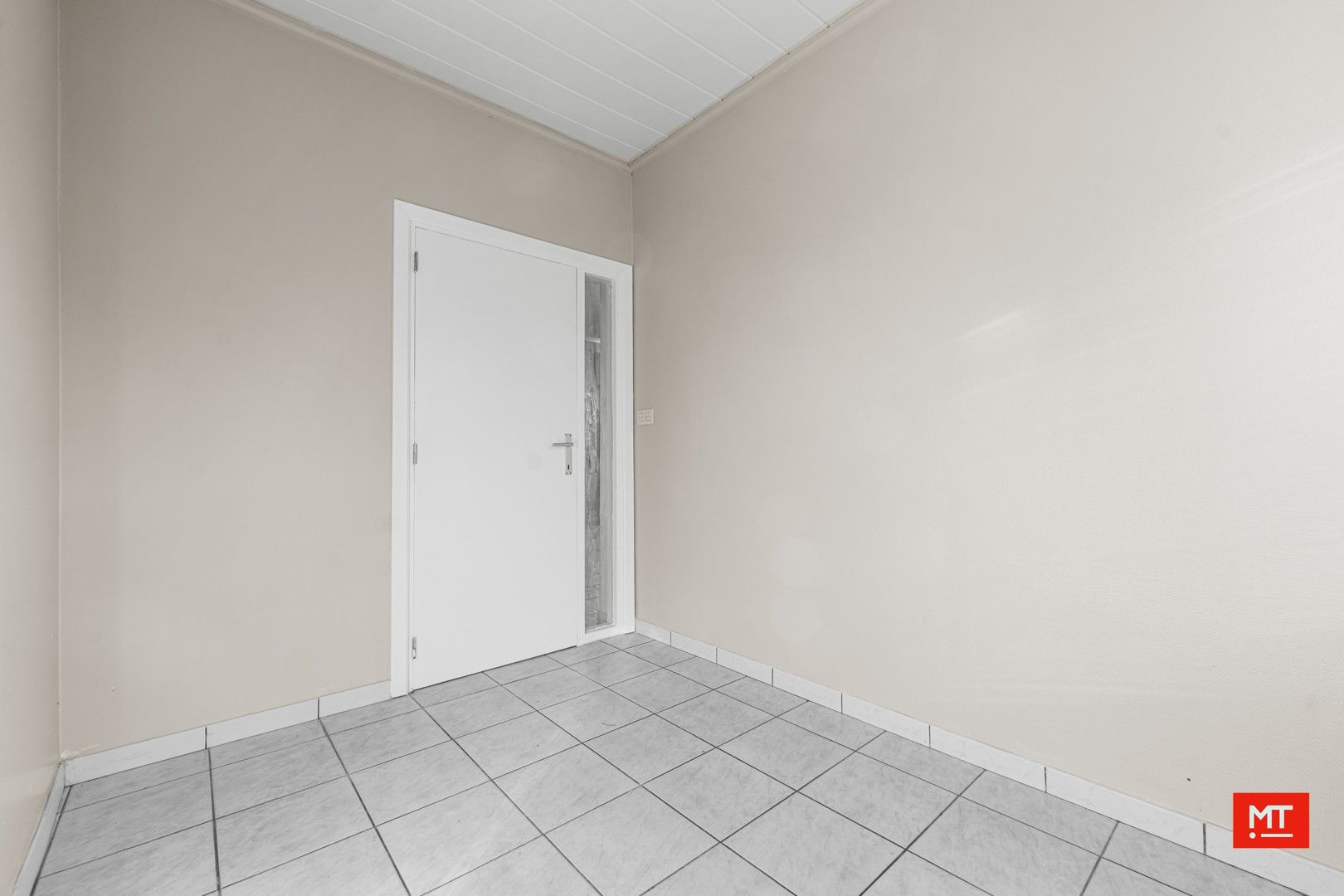 Landelijk gelegen alleenstaande woning met 3 slaapkamers, tuin en garage in Bikschote foto 6
