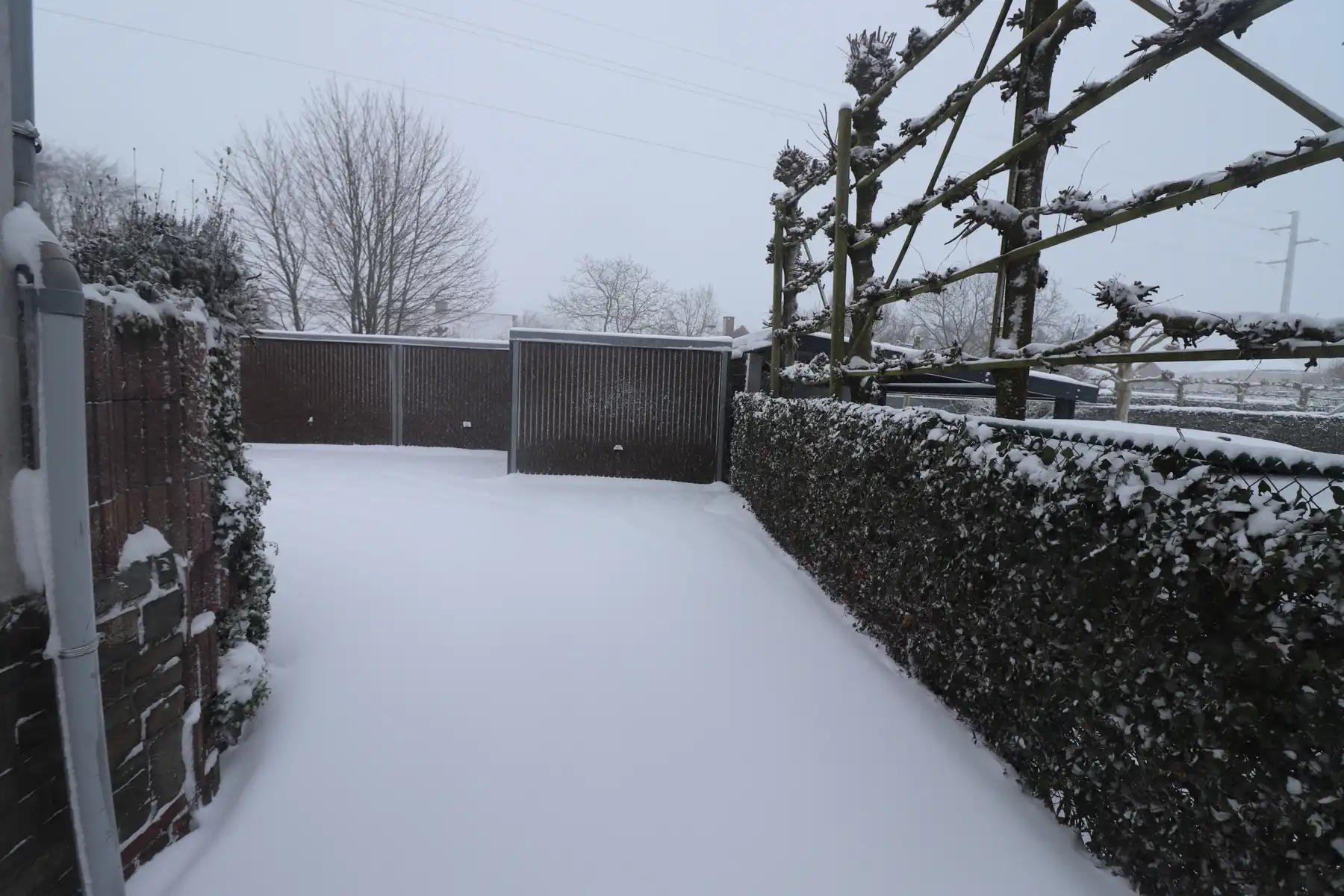 Een appartement op de benedenverdieping met 2 à 3 slaapkamers, garage en terras, vlakbij het centrum van Beerse. foto 15