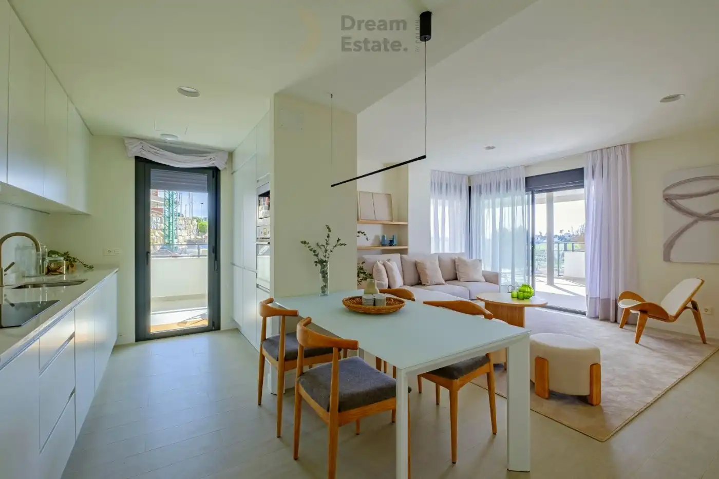 Ruim appartement met groot zuid-gericht terras foto 3