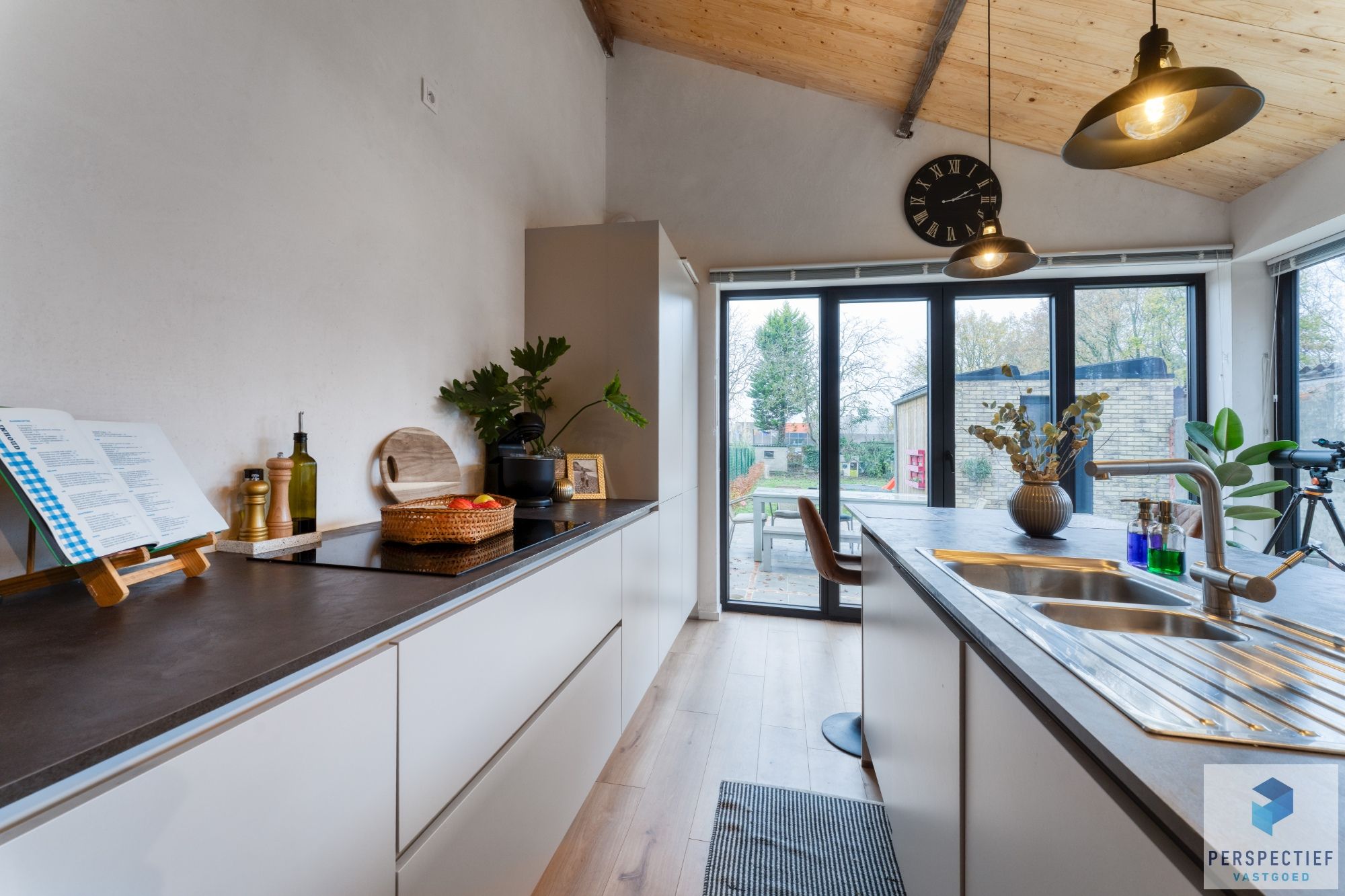 BEZOEKMOMENT ZATERDAG 6/12 VAN 16U30 TOT 18U | Uiterst GOED gelegen VERNIEUWDE woning met GROTE tuin foto 11