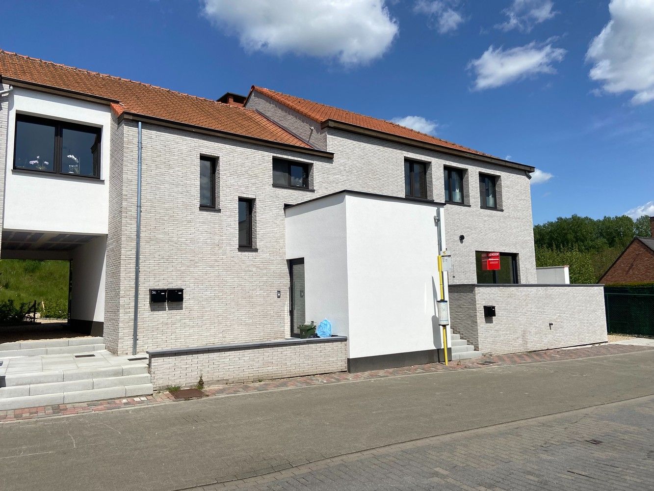 Vernieuwbouwproject met 3 appartementen en twee commerciële ruimtes te koop! foto 27