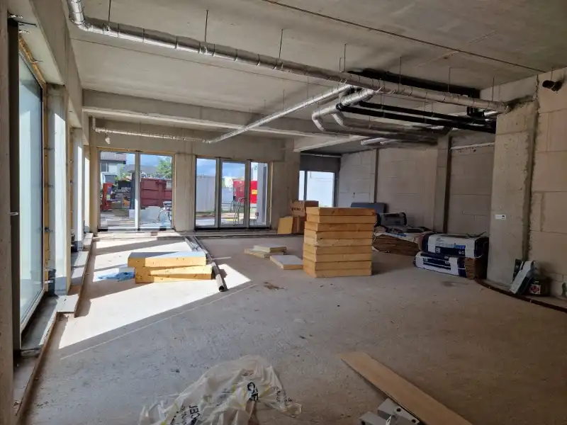Centraal gelegen nieuwbouw handelsgelijkvloers (160m²) met gezellig terras (130m²) op een TOPlocatie! foto 10