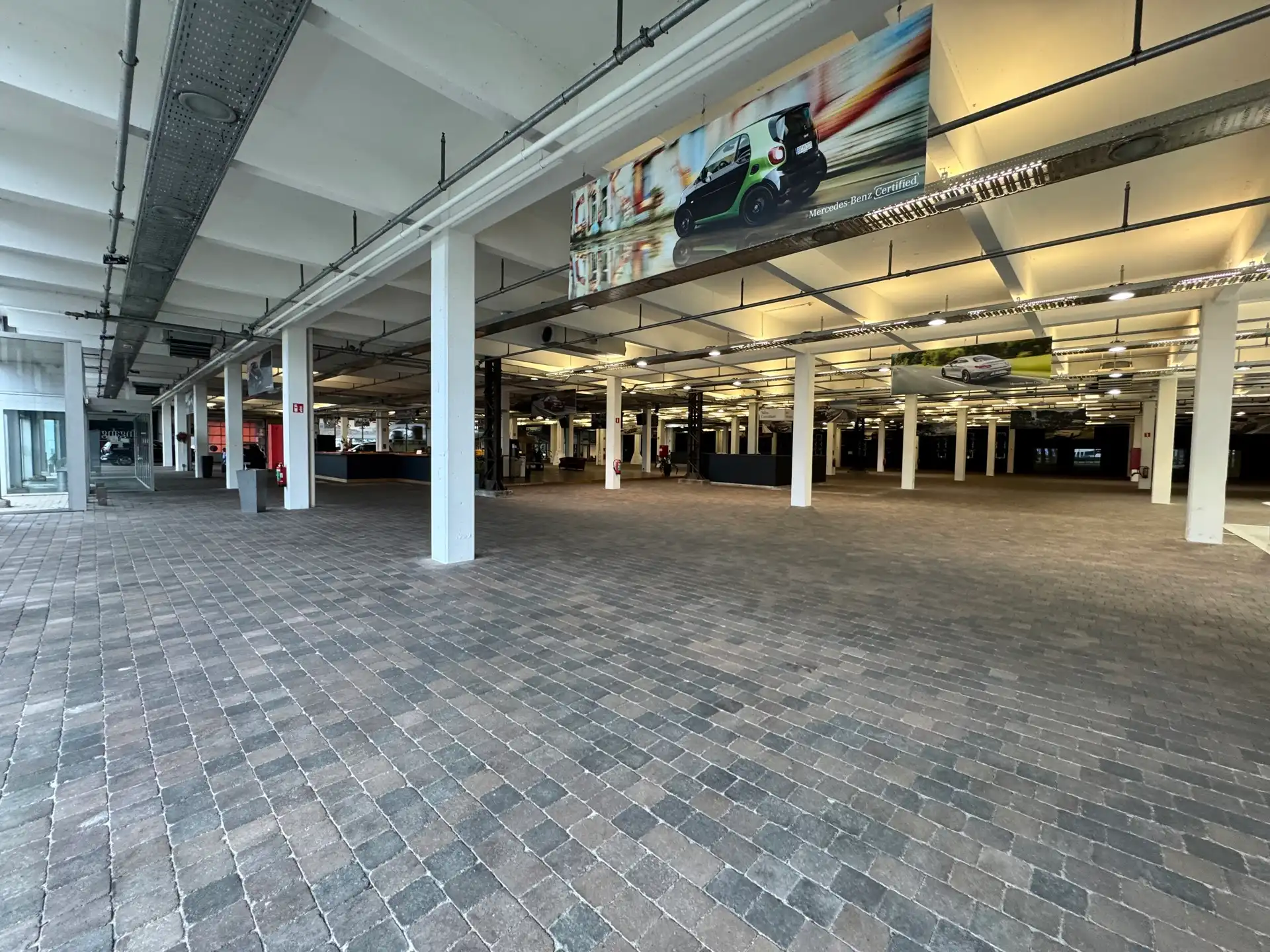 Strategische zichtlocatie te huur te Antwerpen!  foto 5