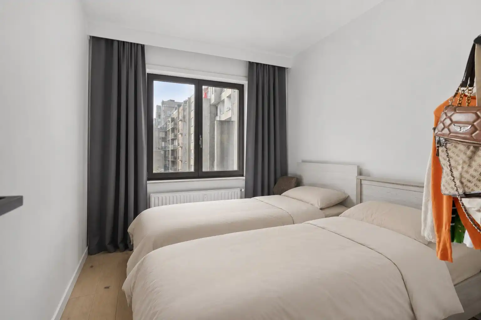 Tot in de puntjes gerenoveerd appartement op rustige locatie in het centrum van Oostende! foto 11