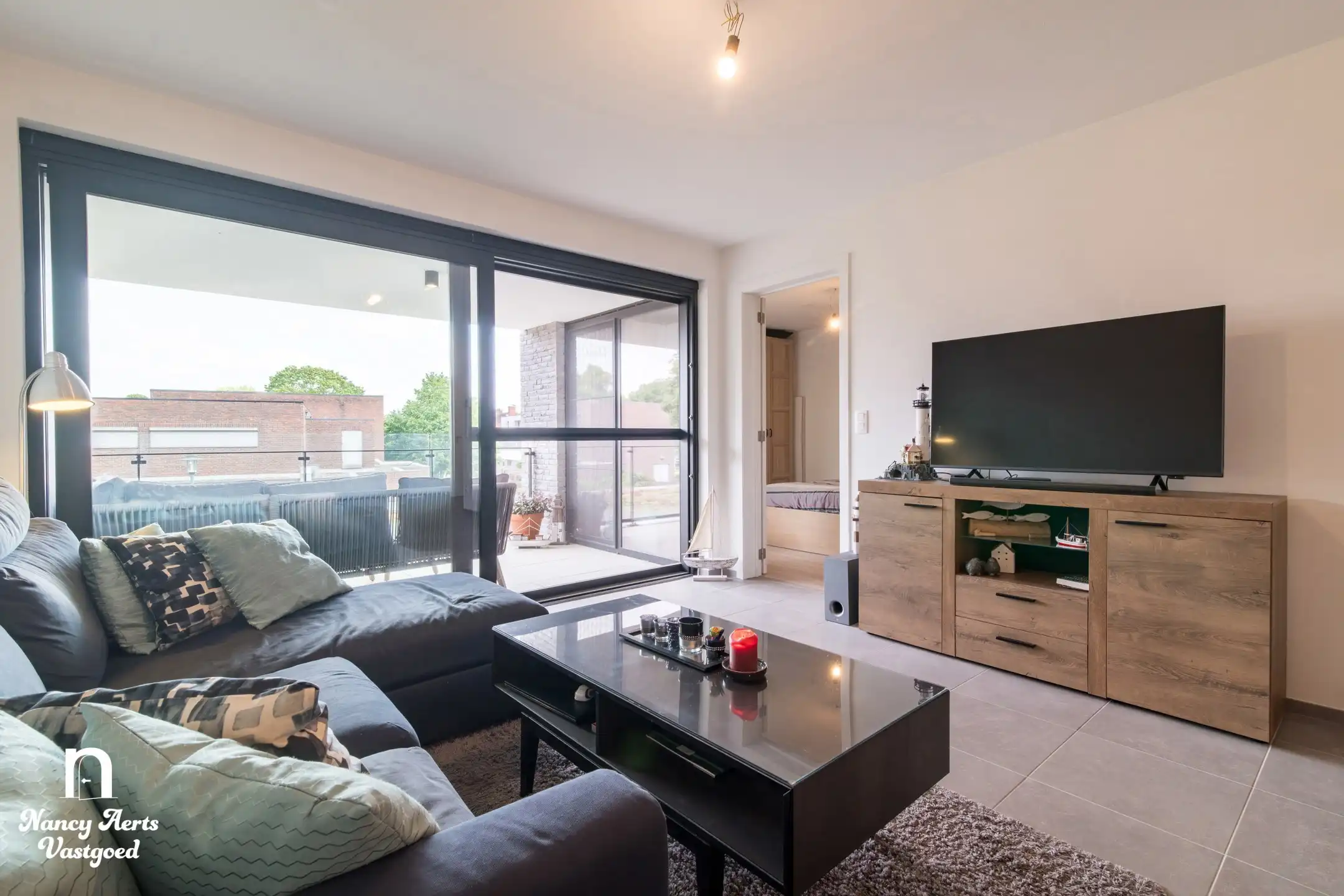 Instapklaar, modern appartement (2023) met gezellig terras foto 3