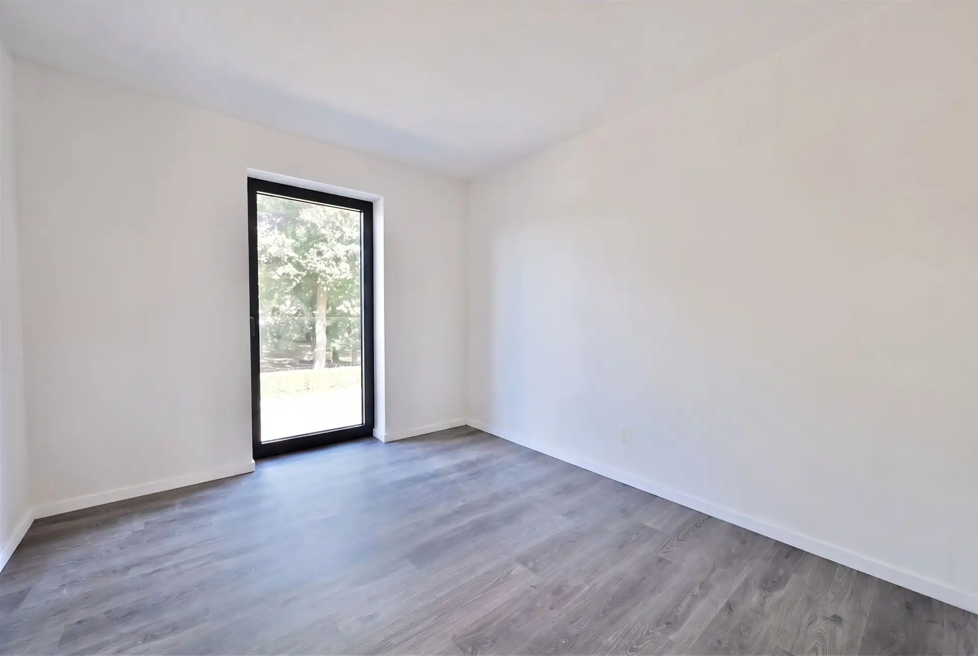 Moderne nieuwbouwwoning met 4 slpk en zonnige tuin foto 18
