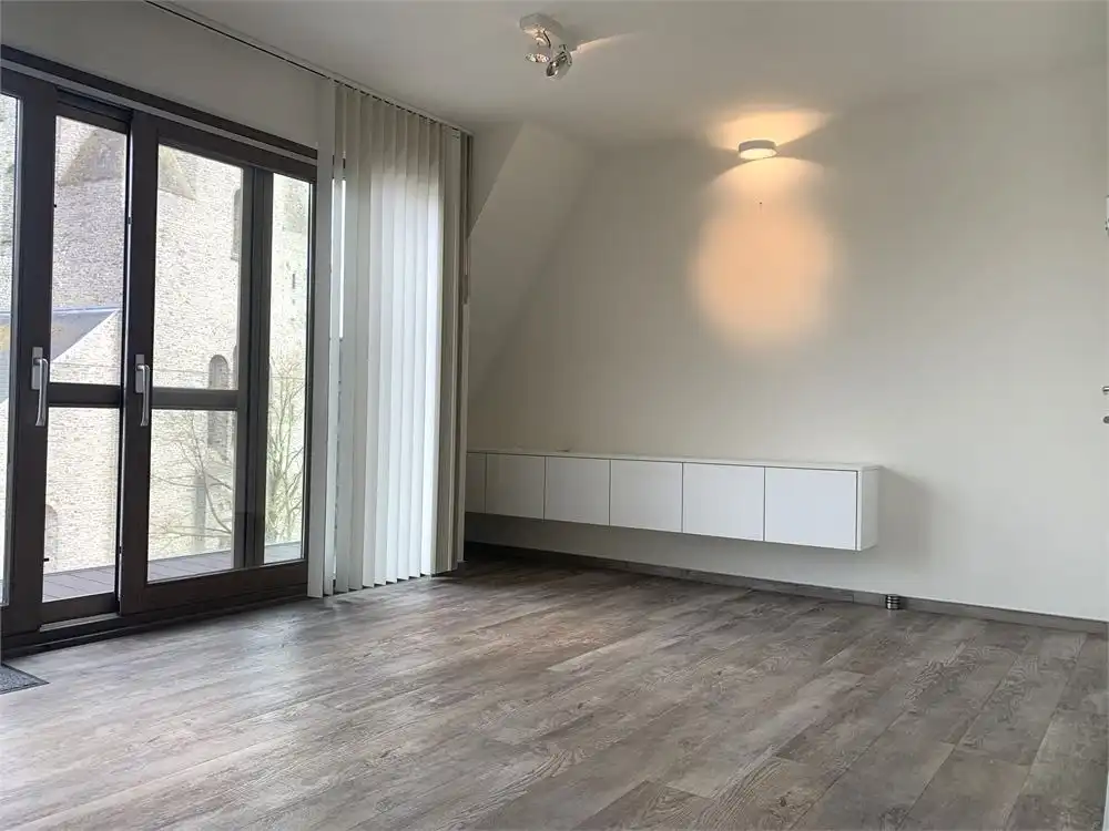 Appartement met mooie ligging op de markt van Torhout foto 3
