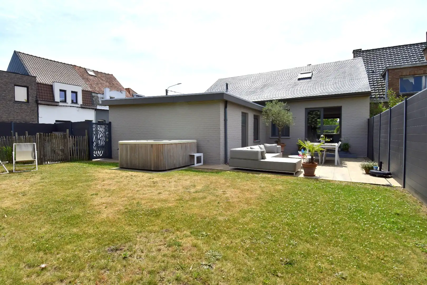 Instapklare woning met 3 slaapkamers, garage en zonnige tuin te koop in Wevelgem foto 23