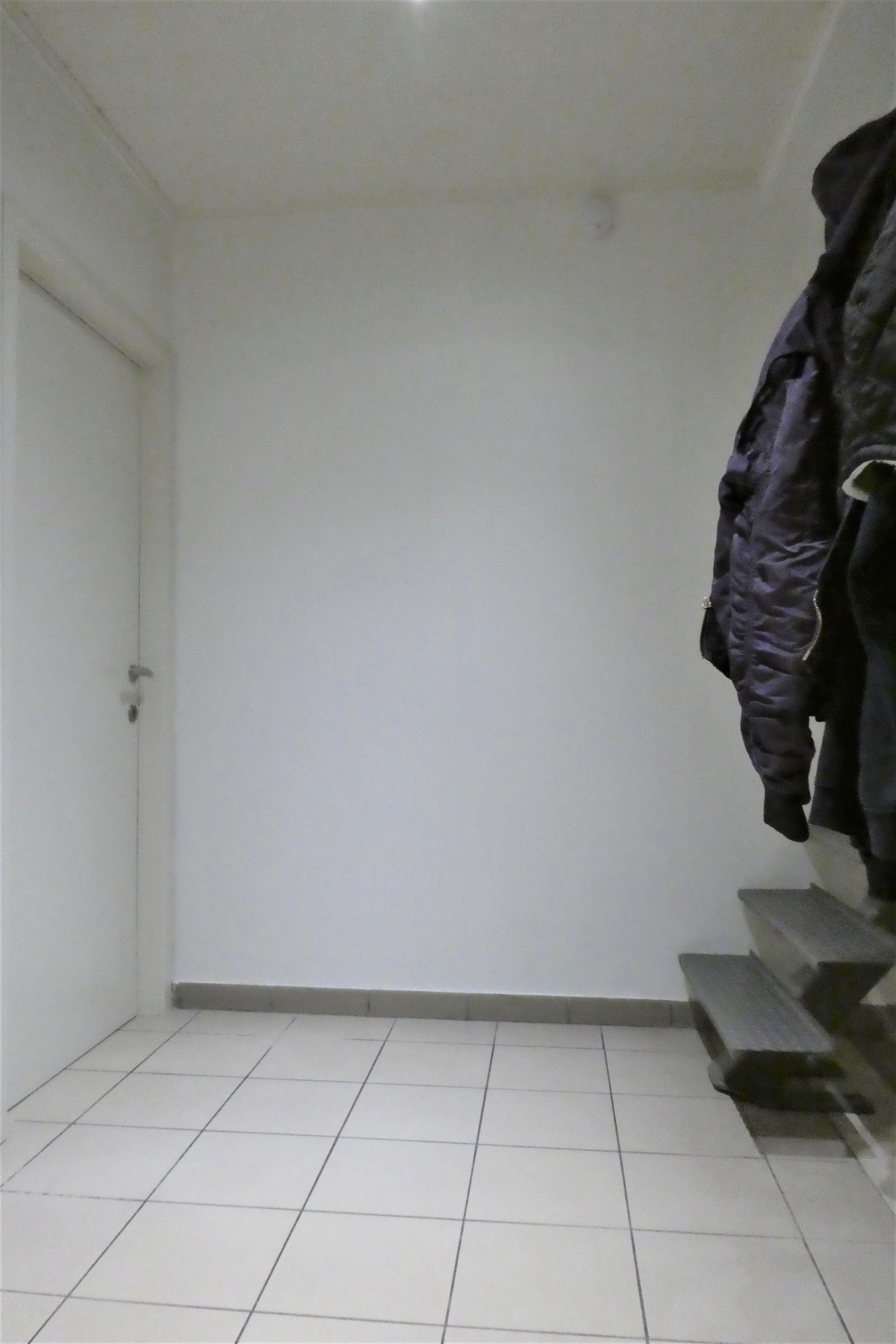 Prachtige koppelwoning met zonnig terras van 16m² en 2 autostaanplaatsen. Veel lichtinval door de grote ramen. foto 18